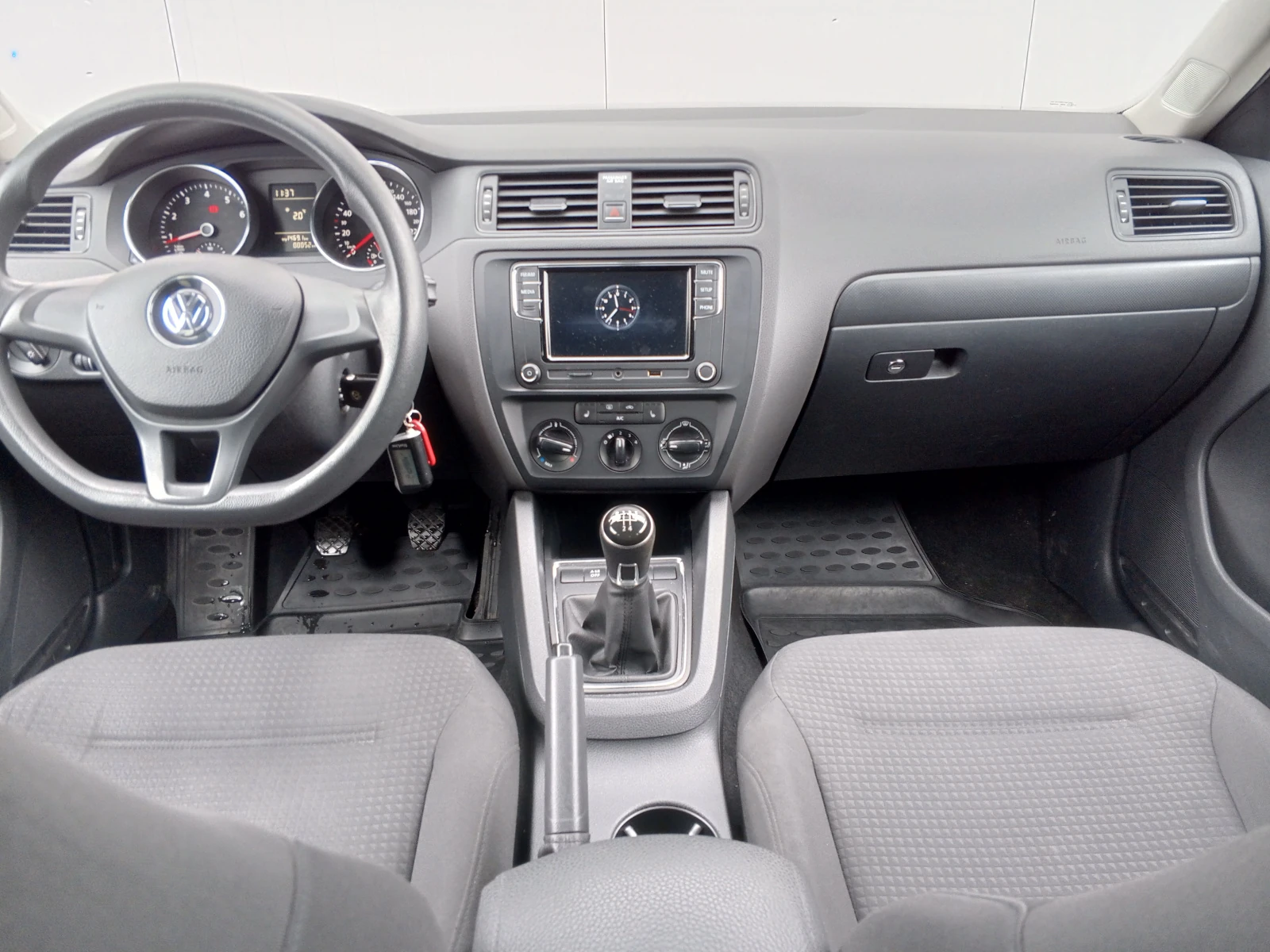 Volkswagen Jetta, 2015г, передний привод, механика