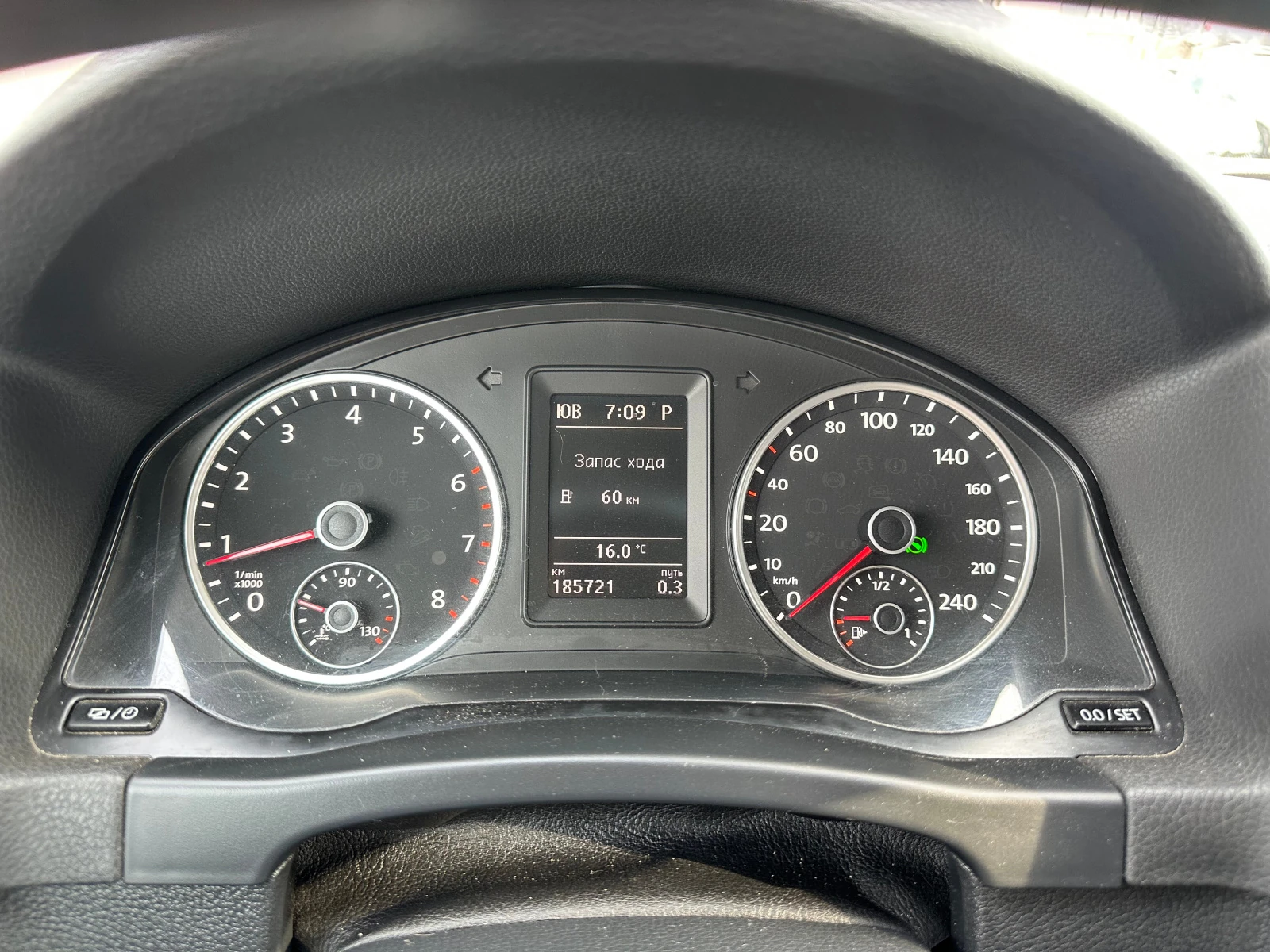 Volkswagen Tiguan, 2015г, полный привод, автомат