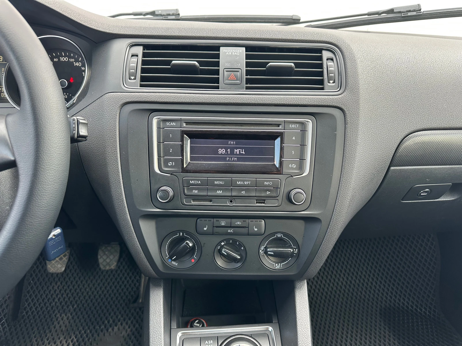 Volkswagen Jetta, 2015г, передний привод, механика