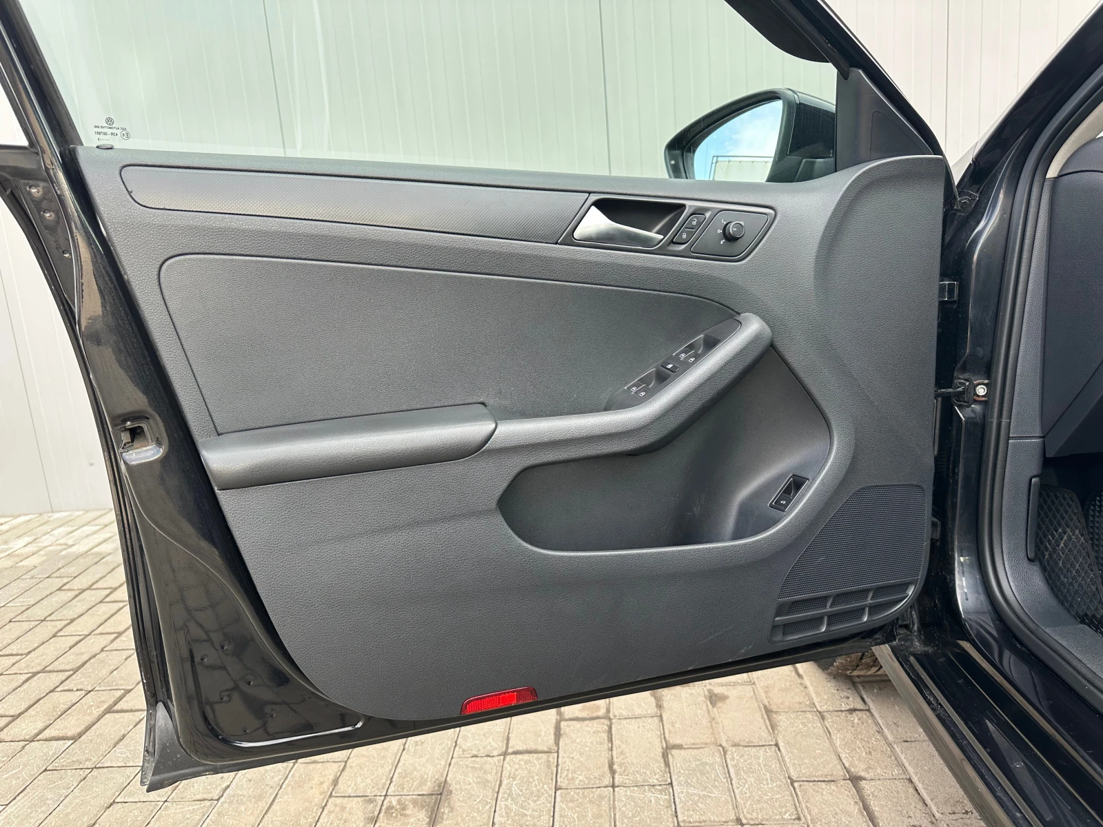 Volkswagen Jetta, 2015г, передний привод, механика