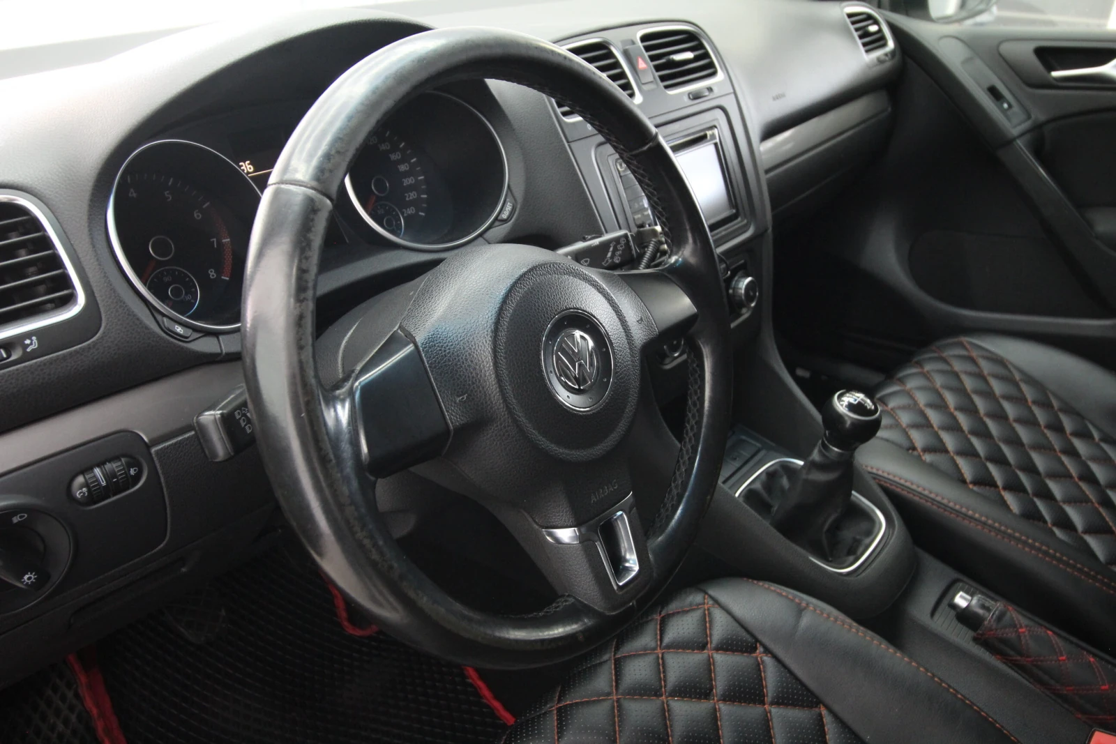 Volkswagen Golf, 2010г, передний привод, механика