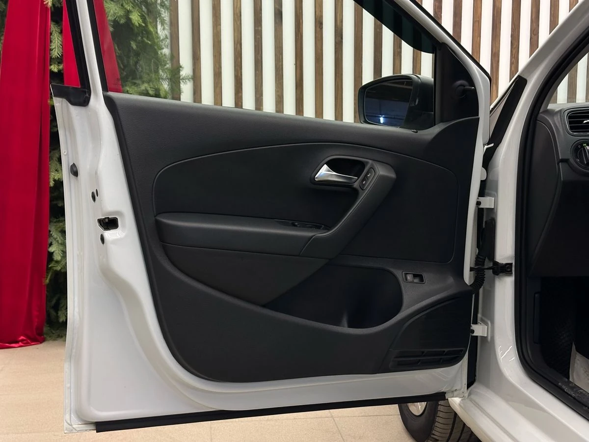 Volkswagen Polo, 2019г, передний привод, механика