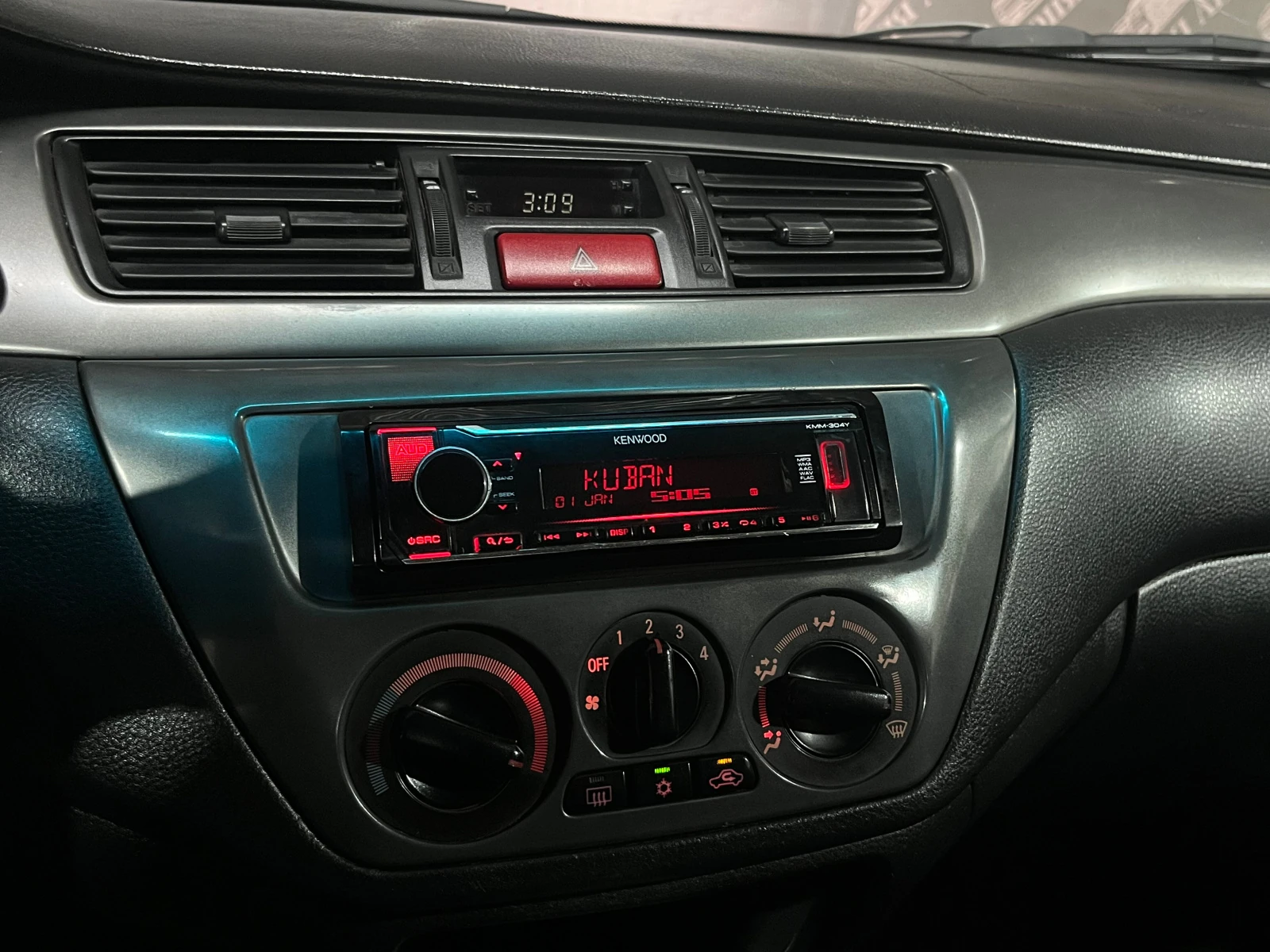 Mitsubishi Lancer, 2006г, передний привод, механика