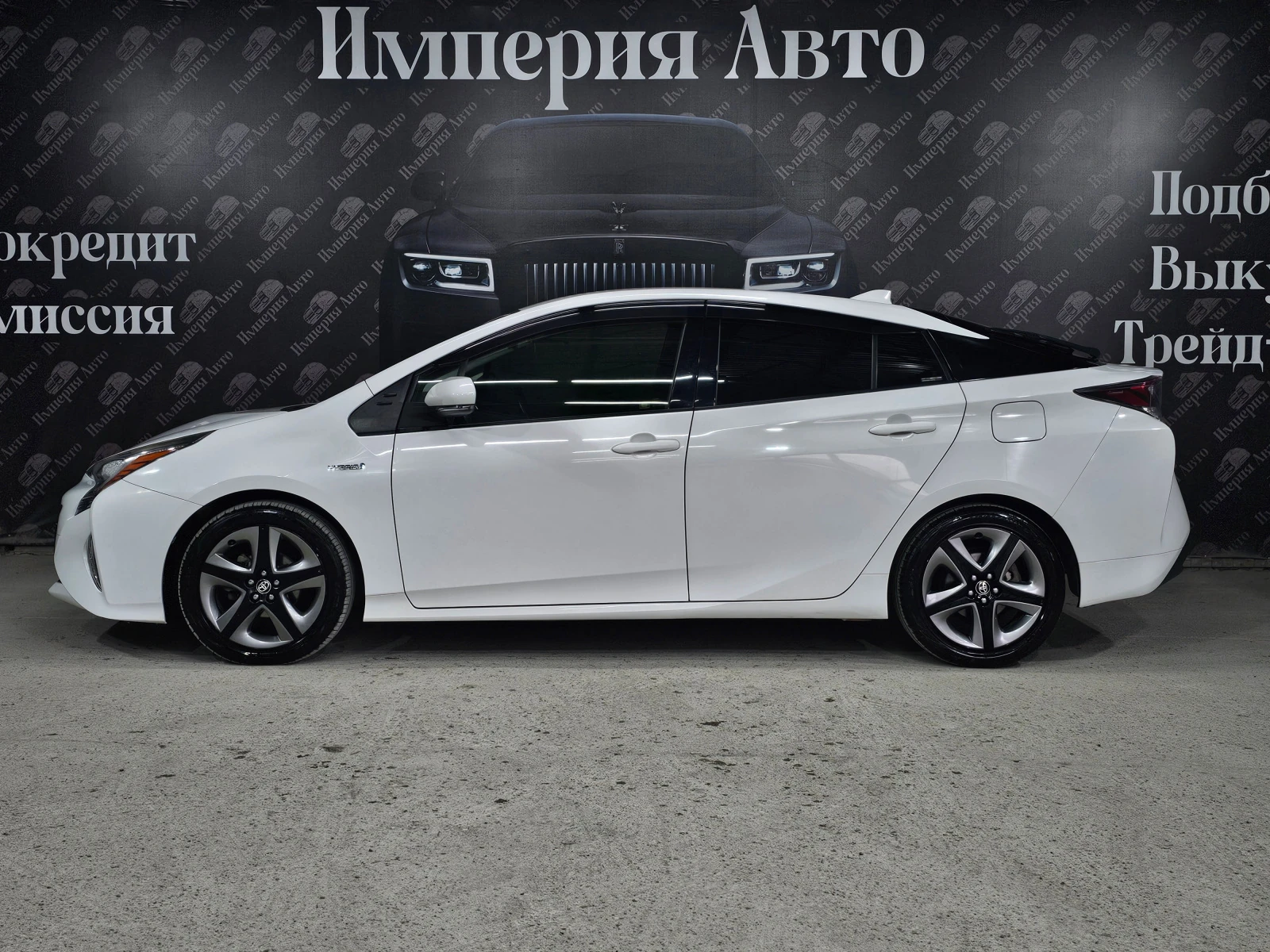 Toyota Prius, 2016г, передний привод, автомат