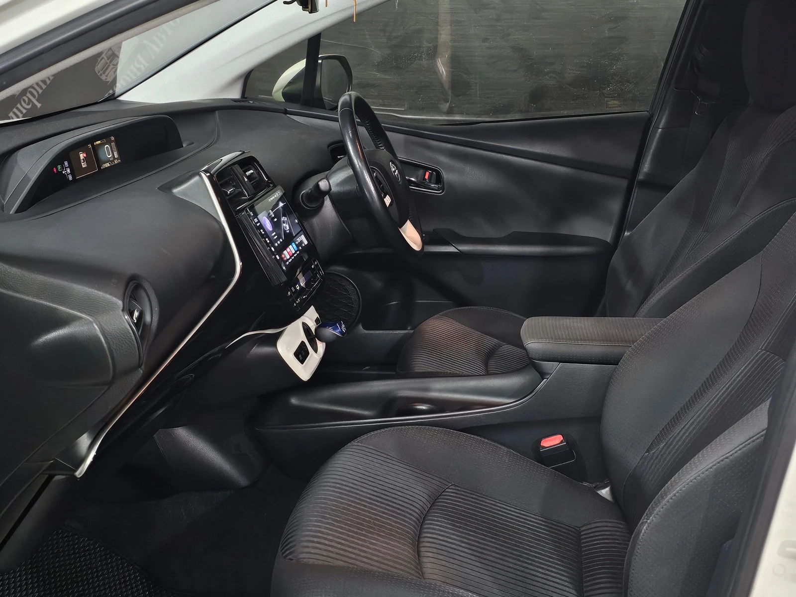 Toyota Prius, 2016г, передний привод, автомат