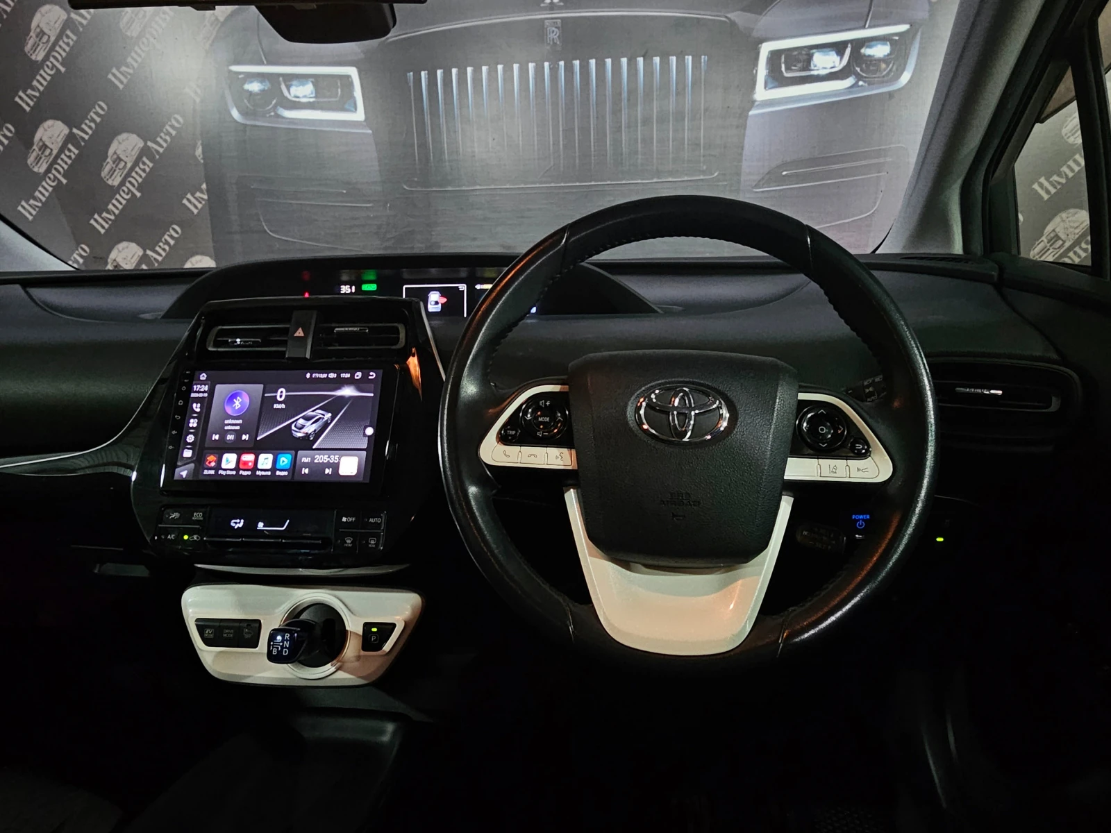 Toyota Prius, 2016г, передний привод, автомат