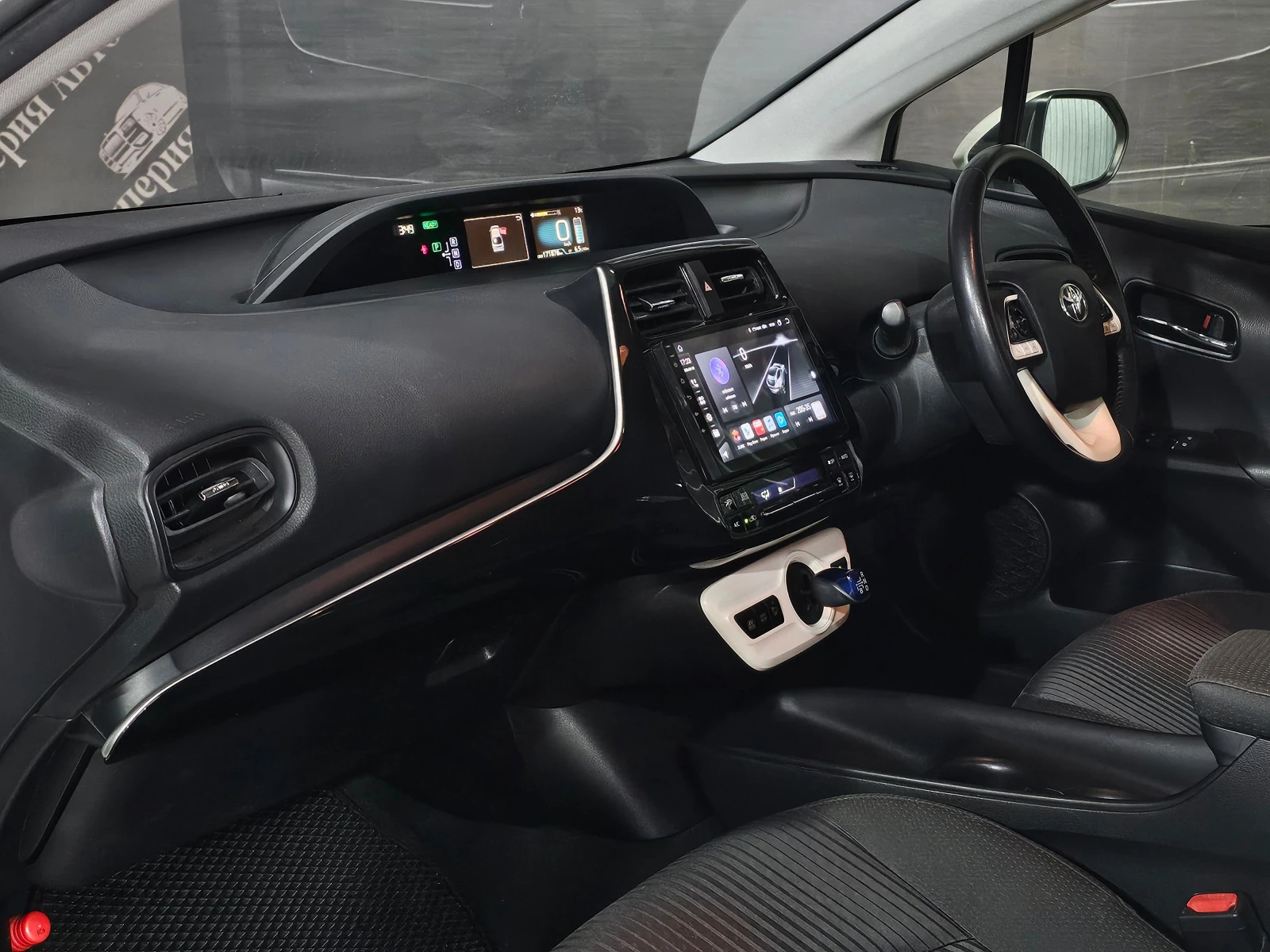 Toyota Prius, 2016г, передний привод, автомат