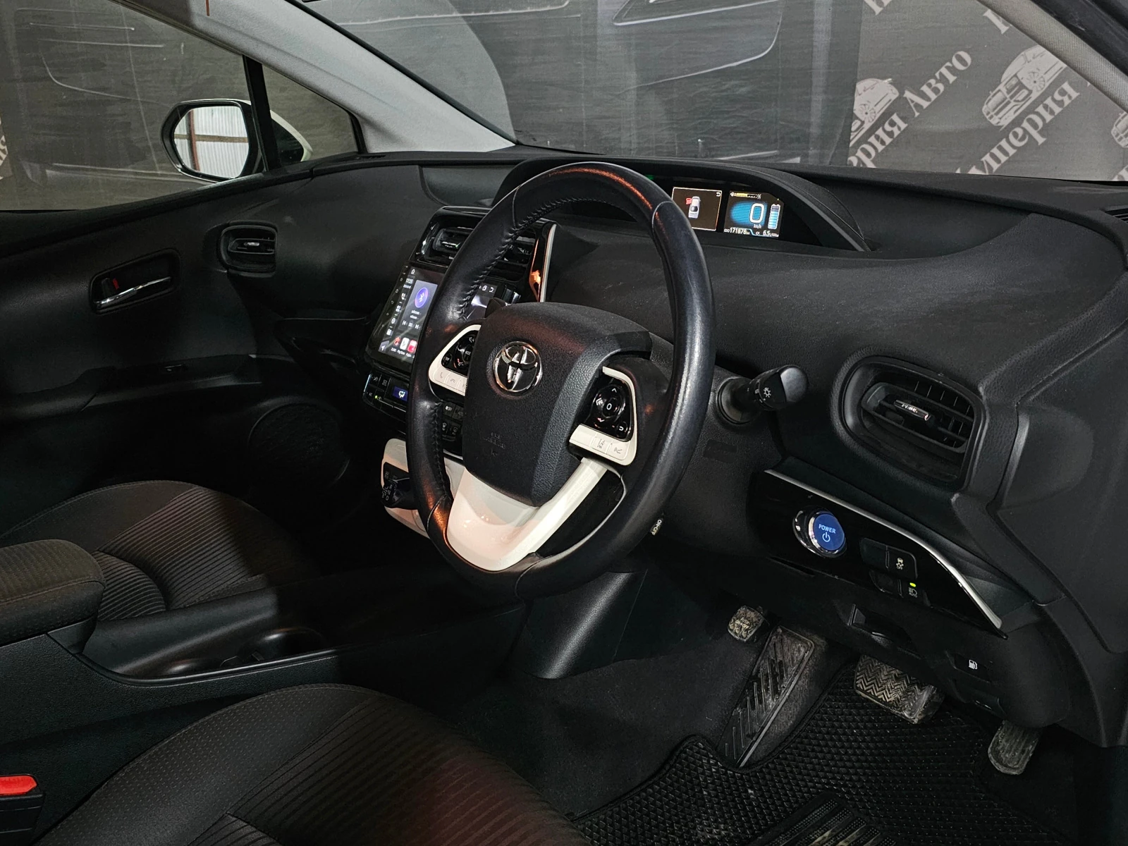 Toyota Prius, 2016г, передний привод, автомат