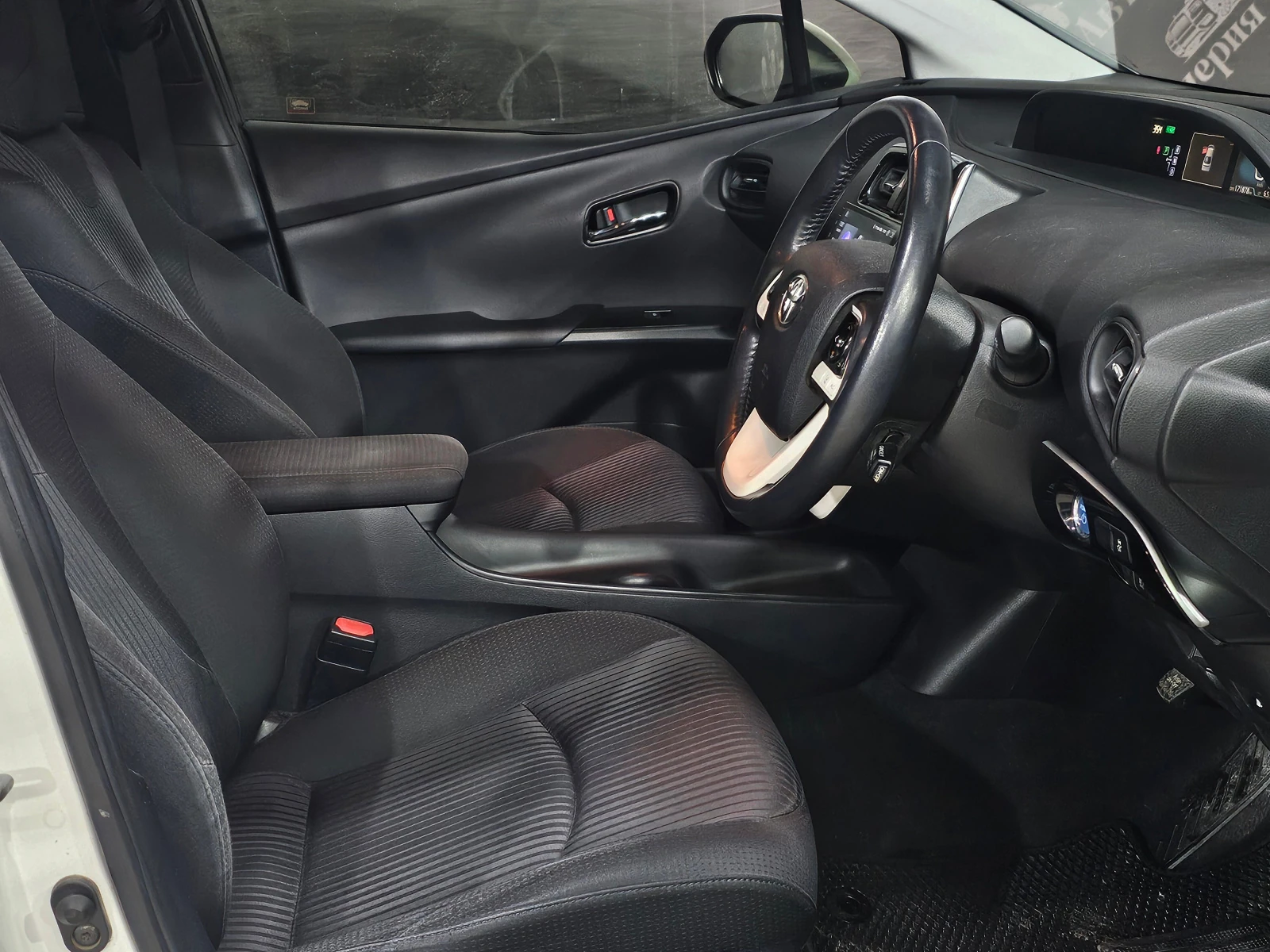 Toyota Prius, 2016г, передний привод, автомат