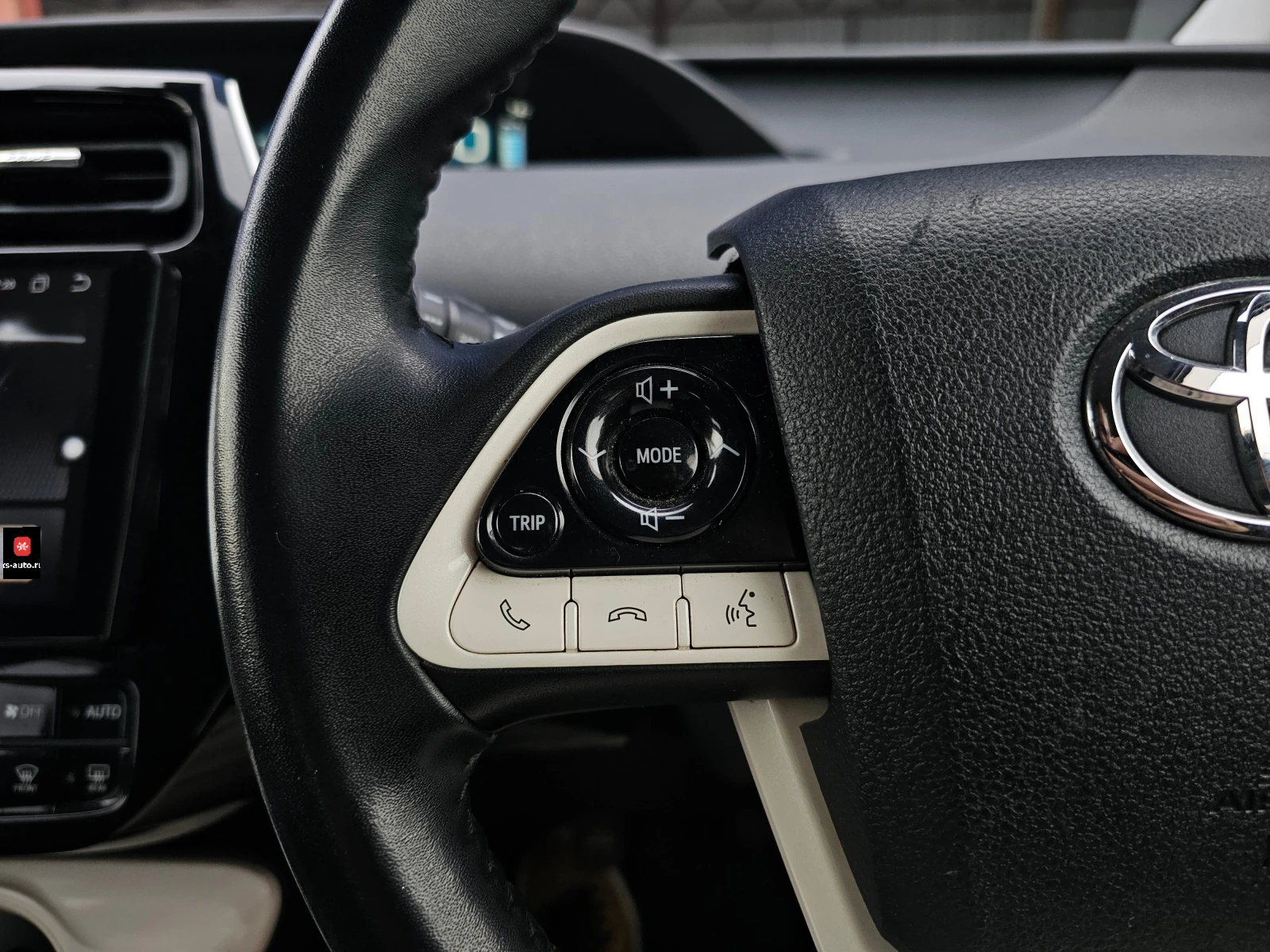 Toyota Prius, 2016г, передний привод, автомат