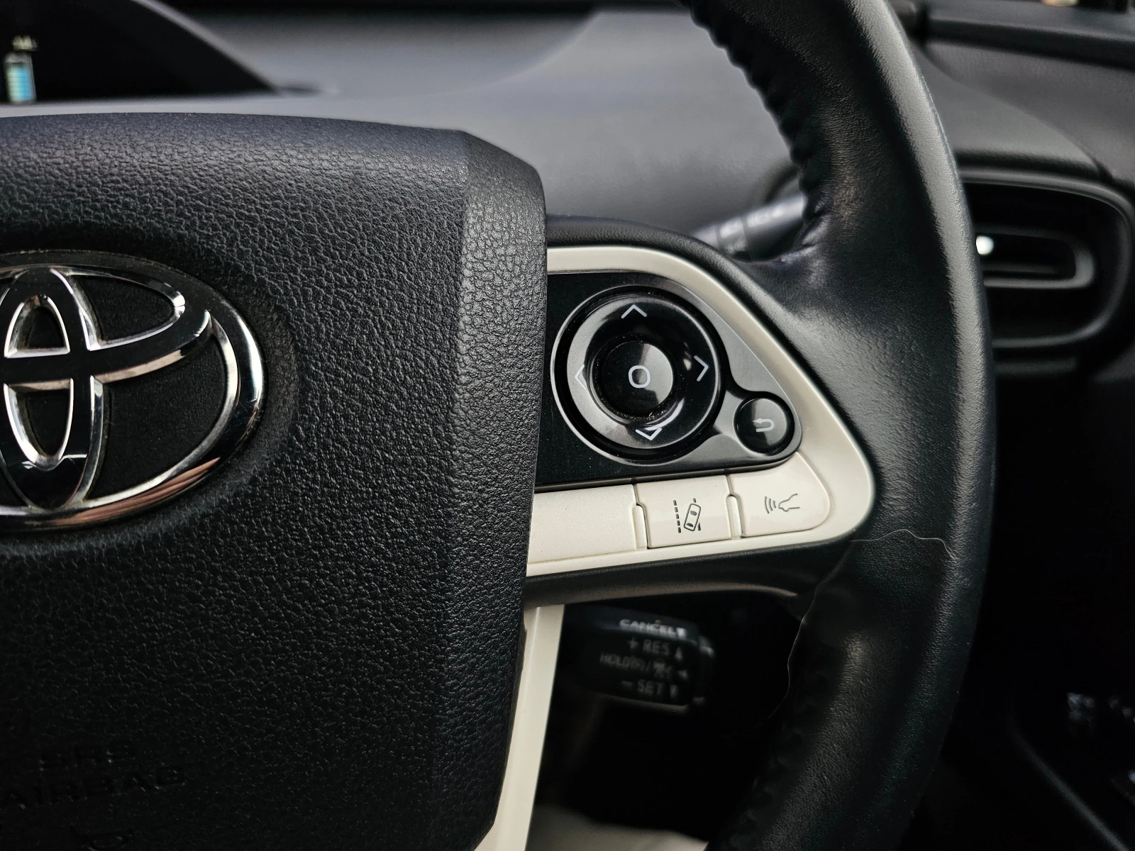 Toyota Prius, 2016г, передний привод, автомат