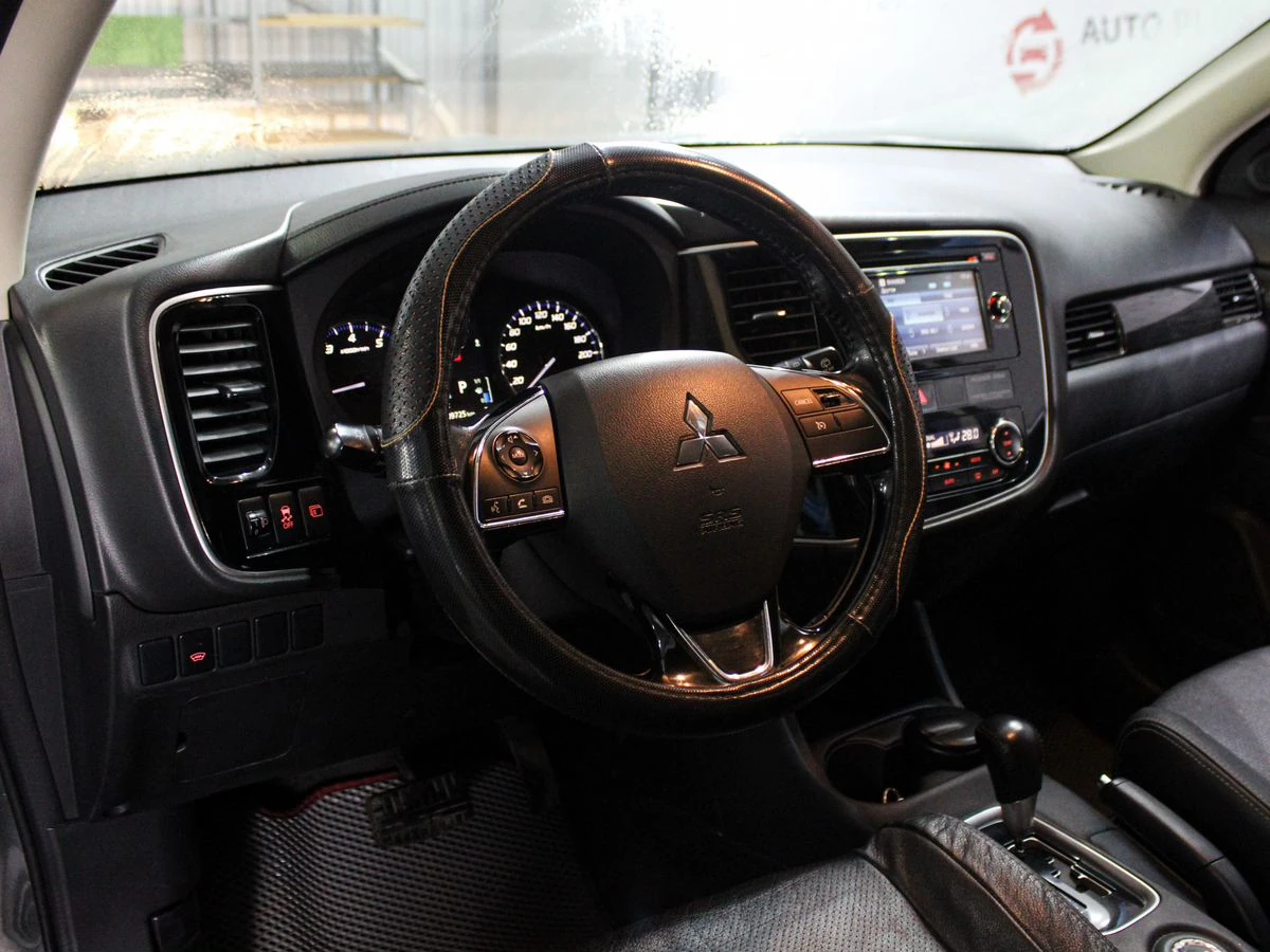 Mitsubishi Outlander, 2015г, полный привод, вариатор