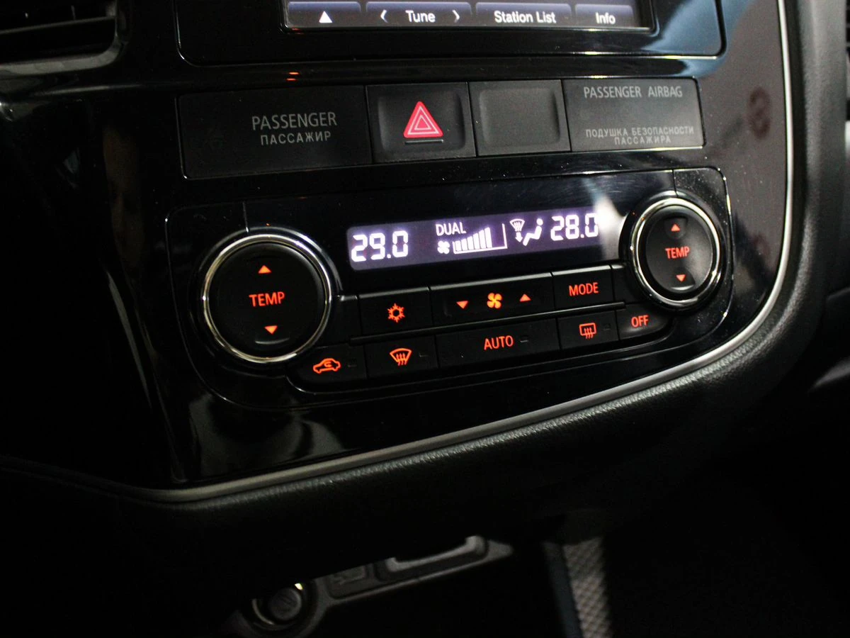 Mitsubishi Outlander, 2015г, полный привод, вариатор