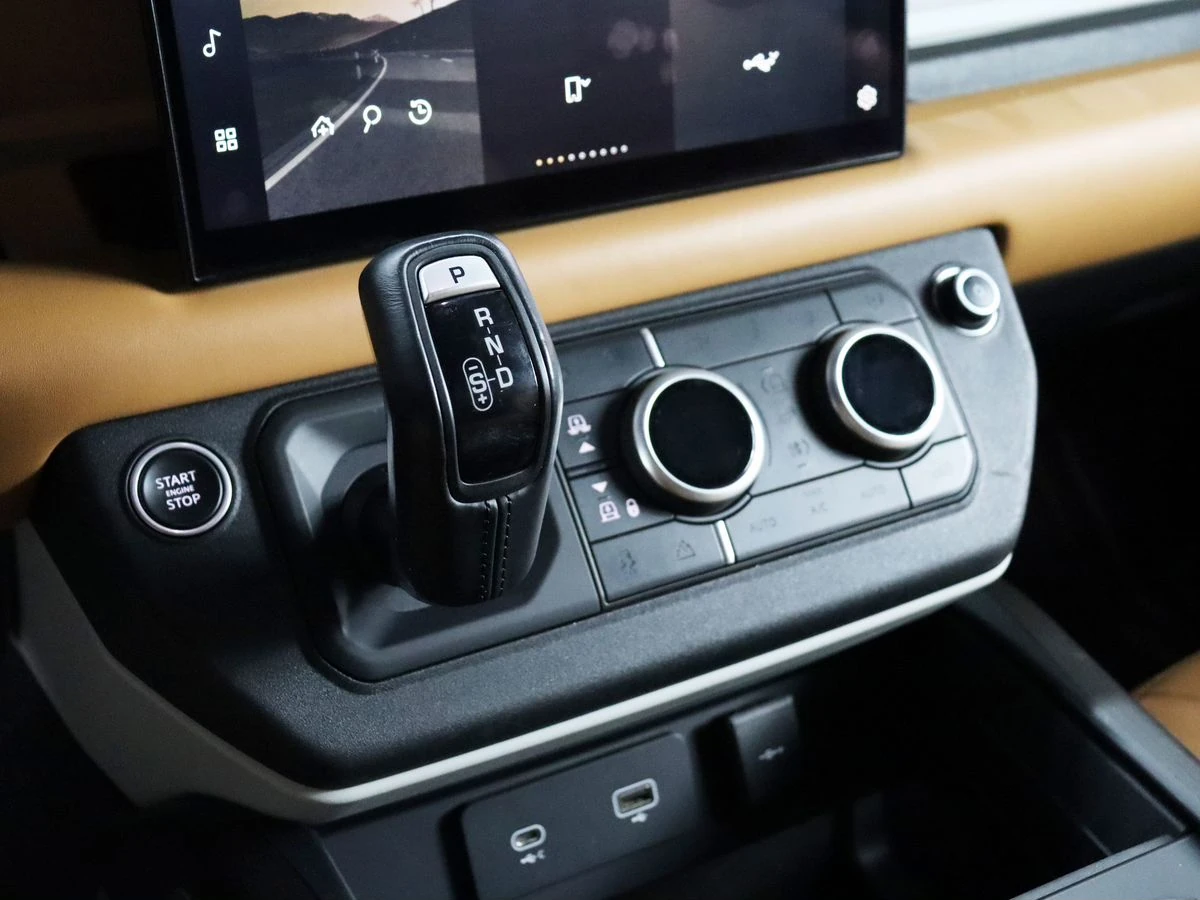 Land Rover Defender, 2022г, полный привод, автомат