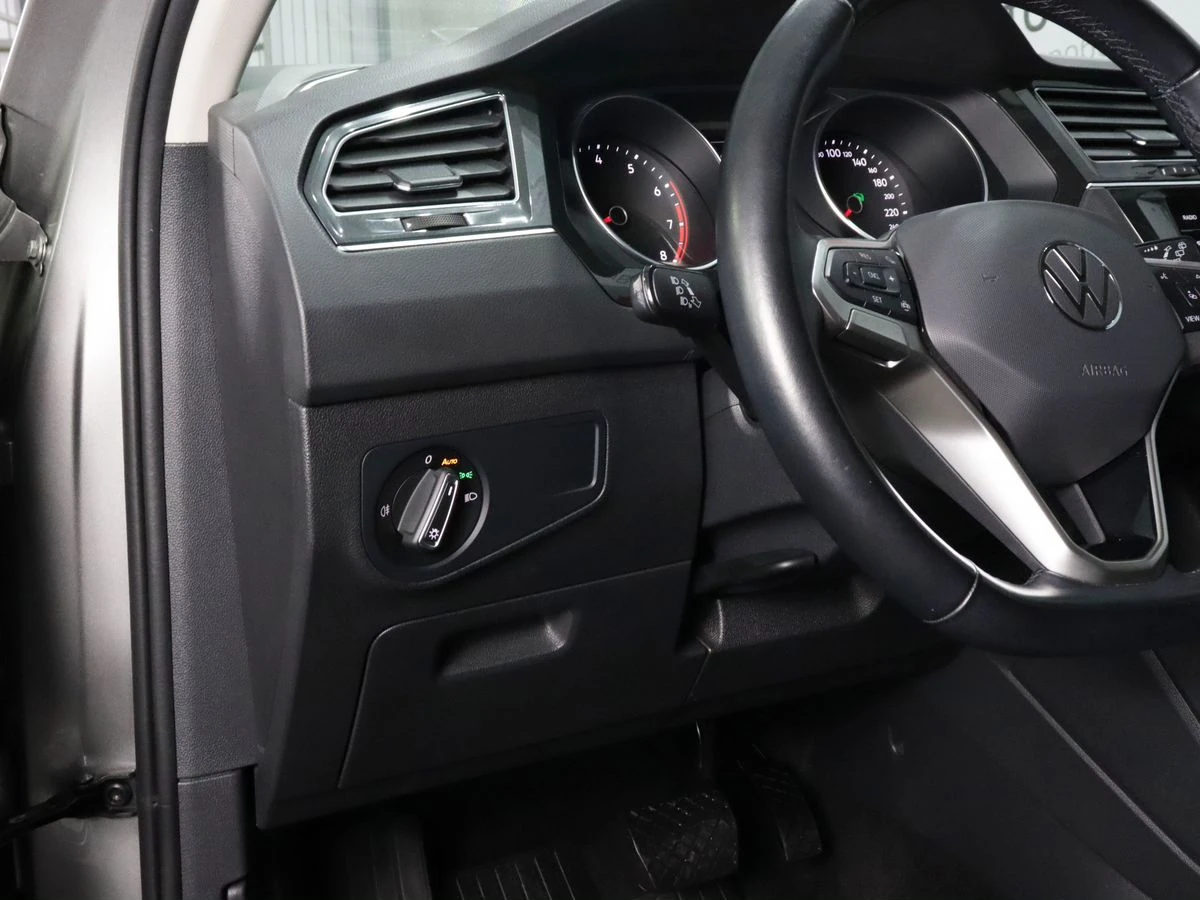 Volkswagen Tiguan, 2021г, передний привод, робот