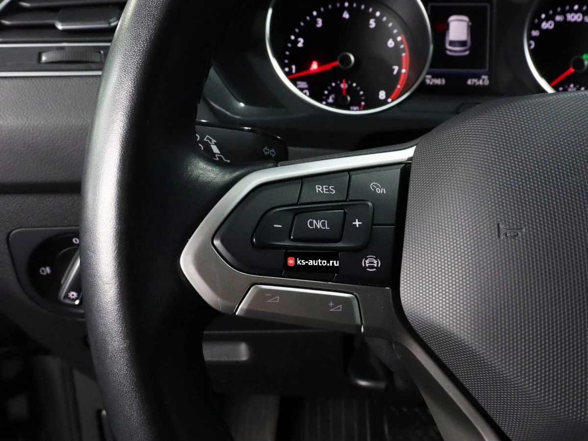 Volkswagen Tiguan, 2021г, передний привод, робот