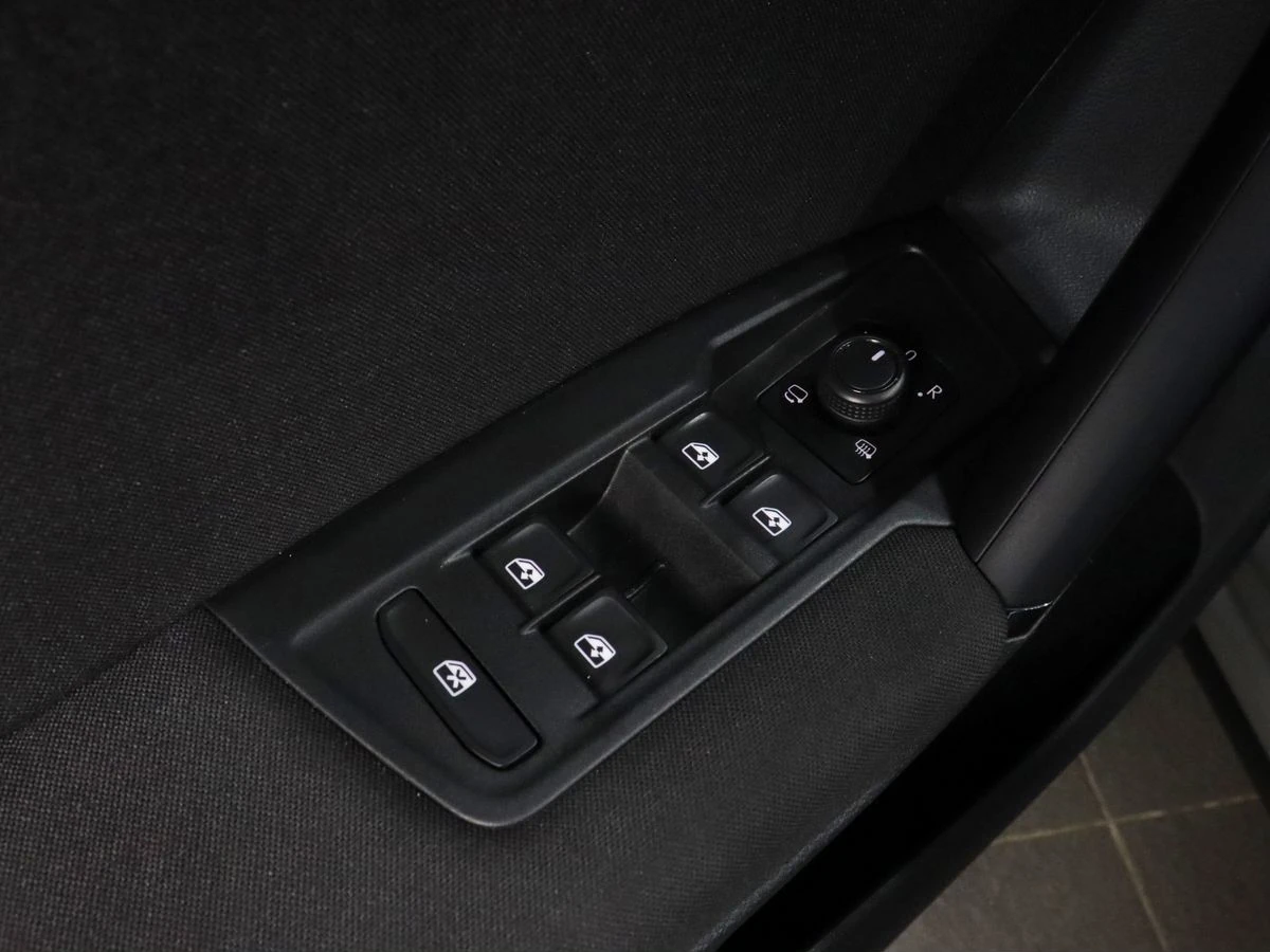 Volkswagen Tiguan, 2021г, передний привод, робот