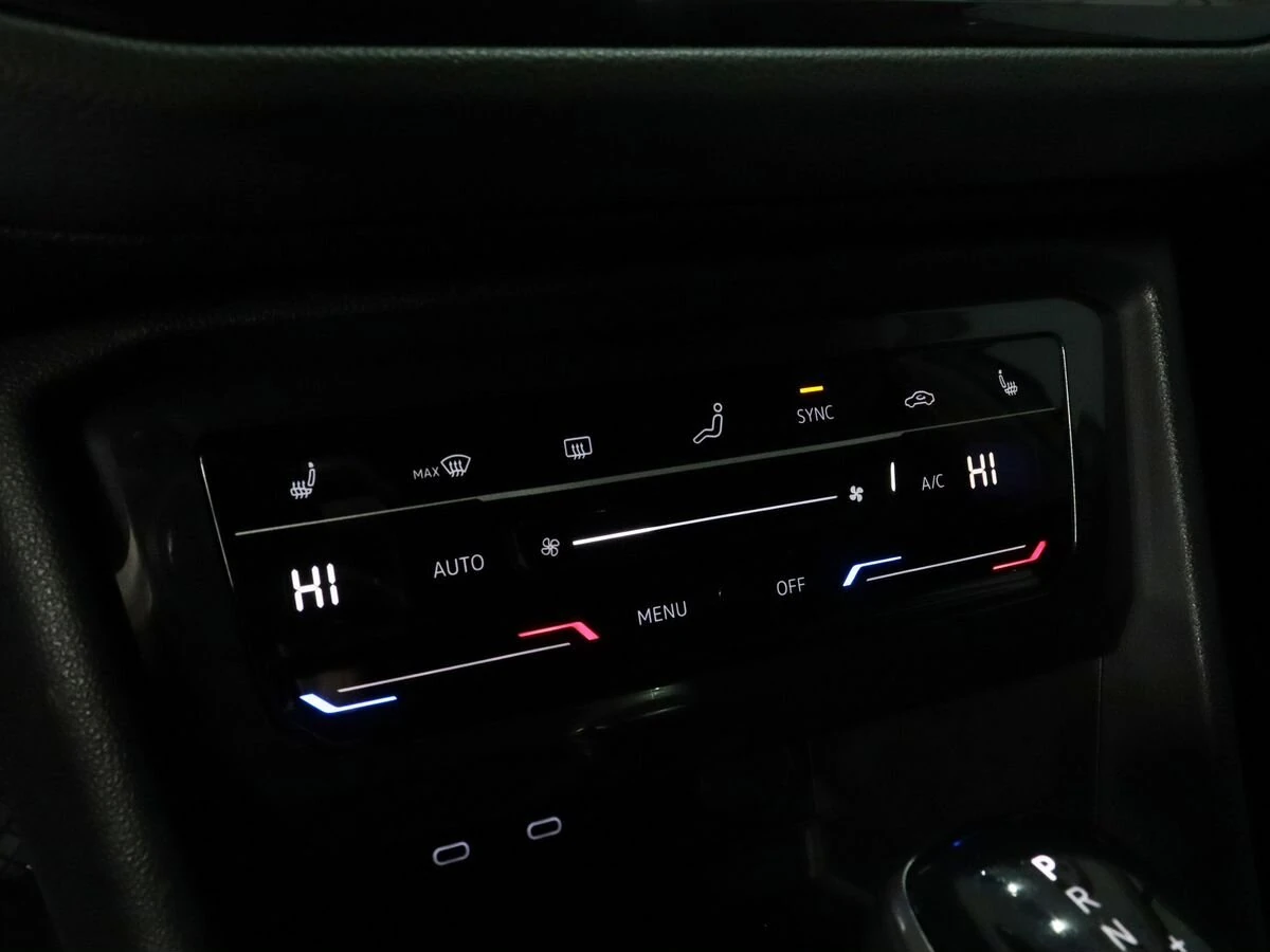 Volkswagen Tiguan, 2021г, передний привод, робот