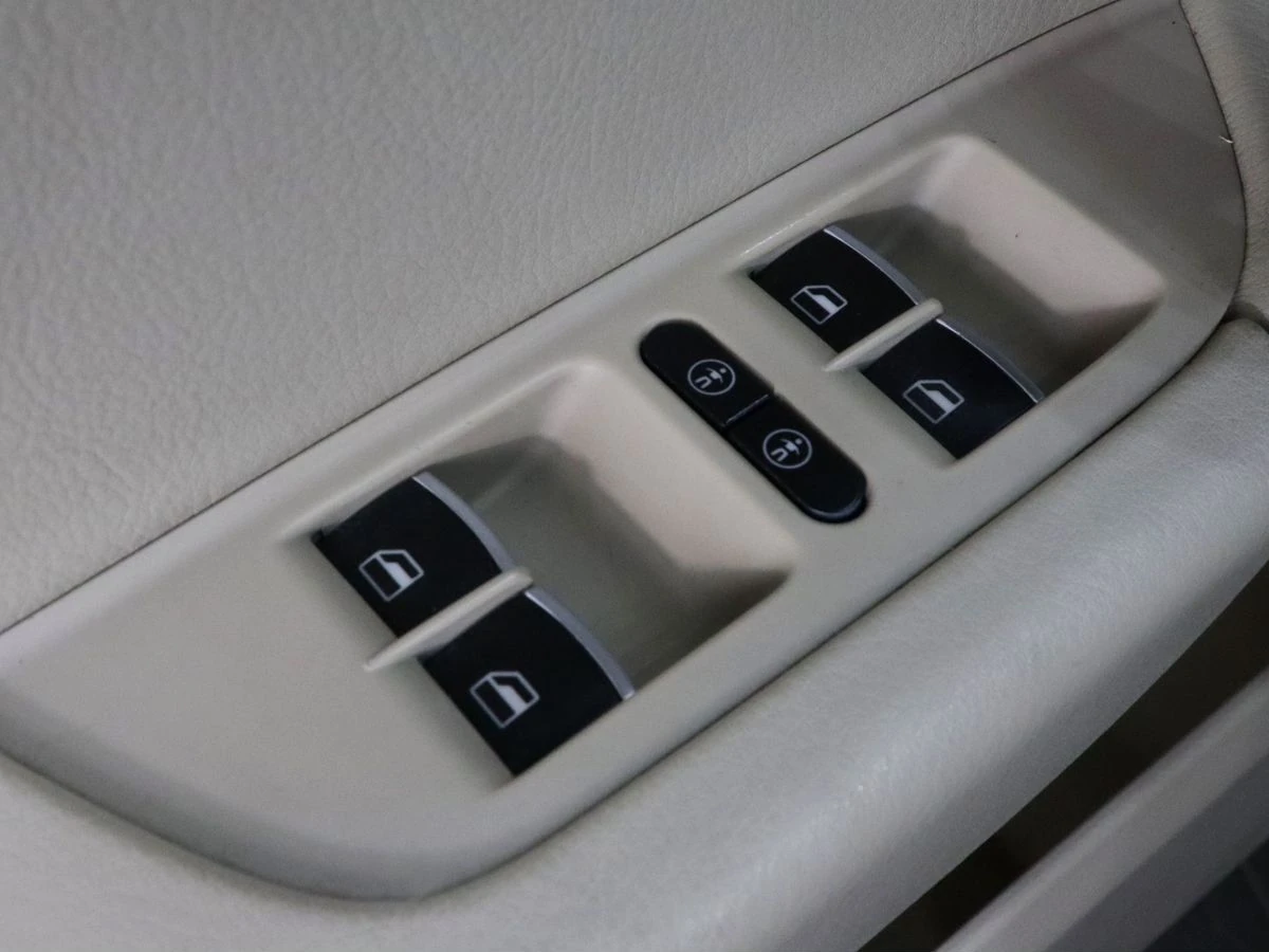 Volkswagen Touareg, 2011г, полный привод, автомат