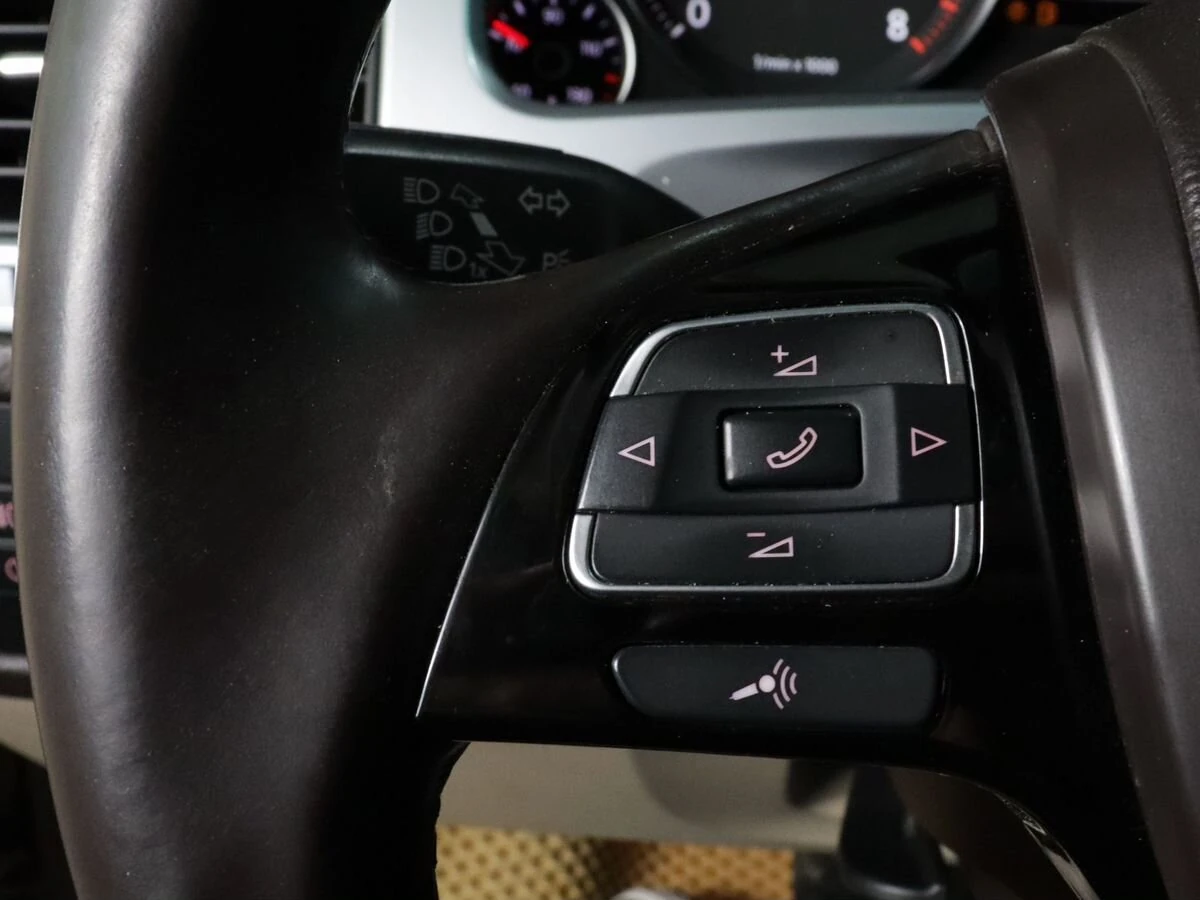 Volkswagen Touareg, 2011г, полный привод, автомат