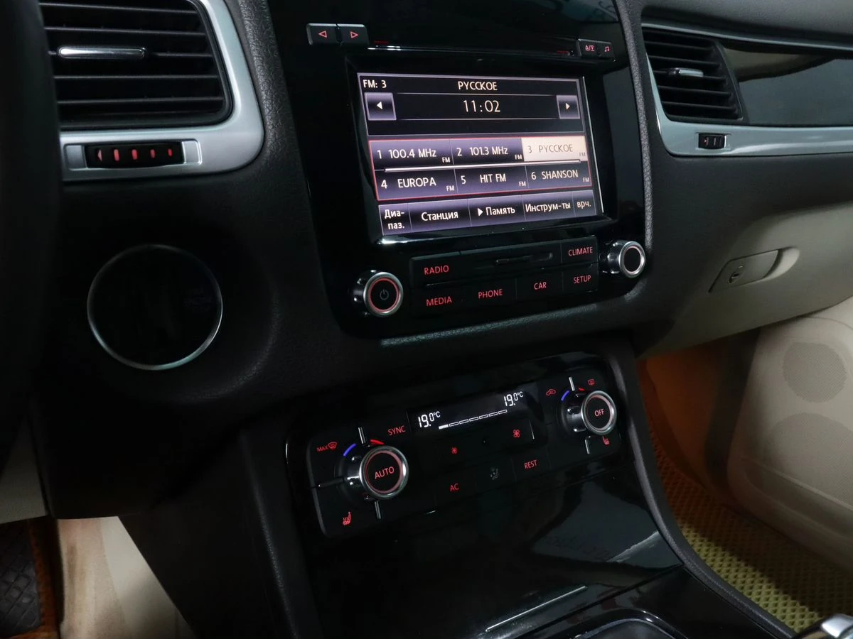 Volkswagen Touareg, 2011г, полный привод, автомат