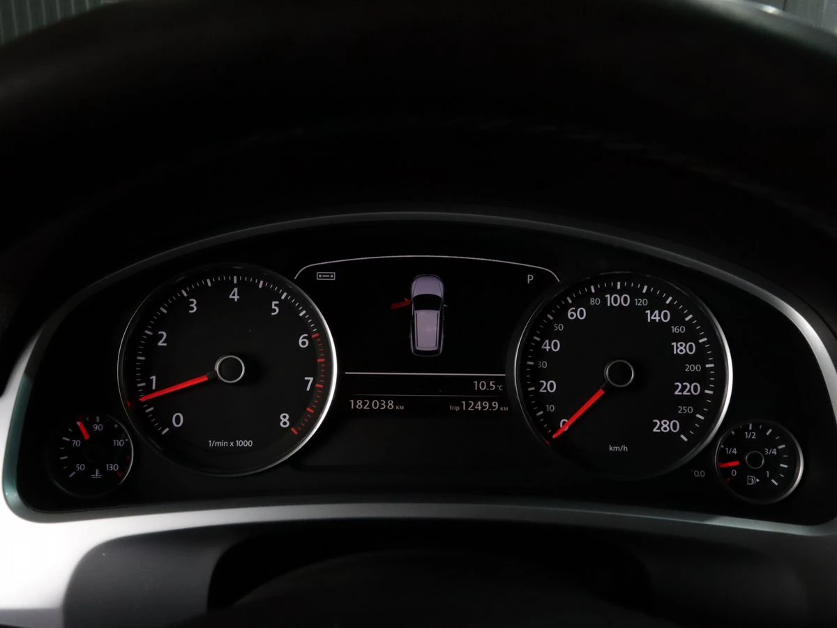 Volkswagen Touareg, 2011г, полный привод, автомат