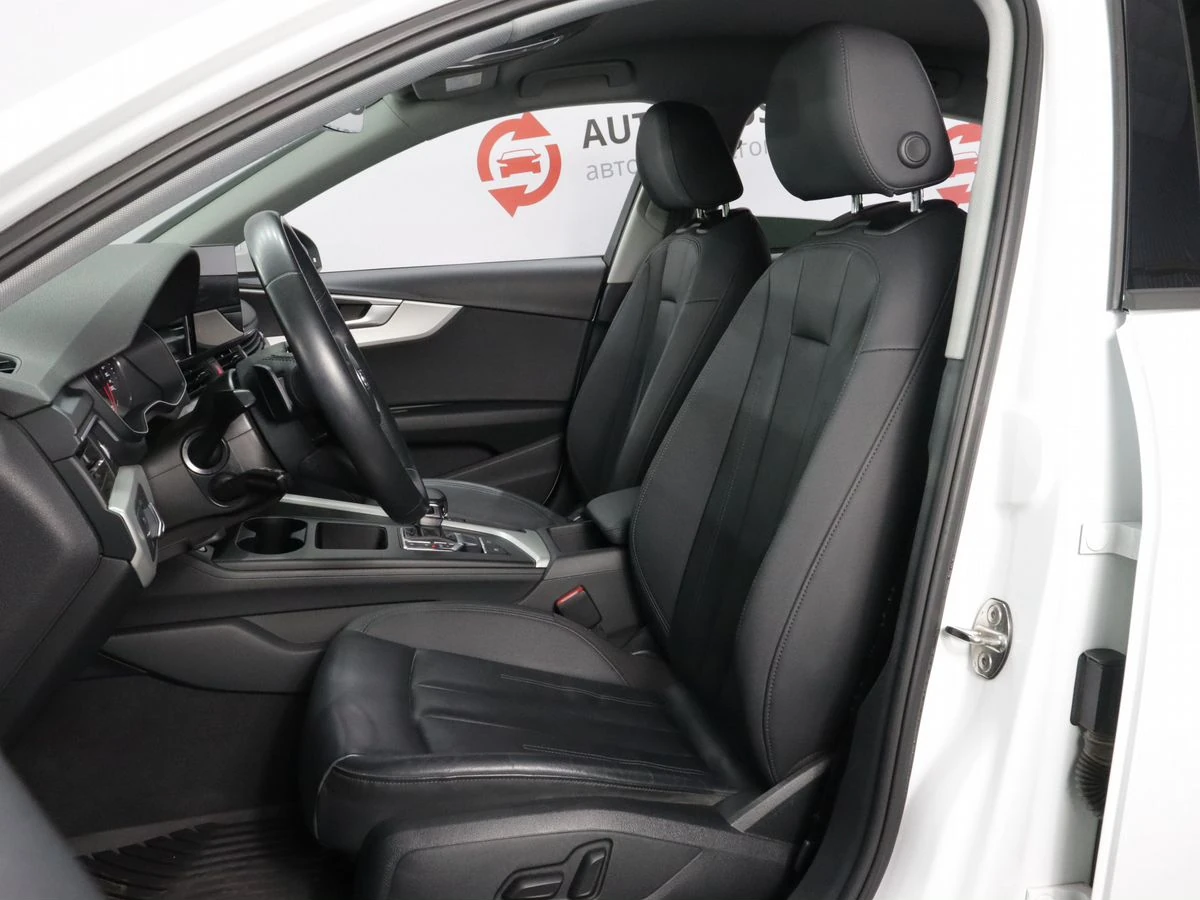 Audi A4, 2021г, передний привод, робот