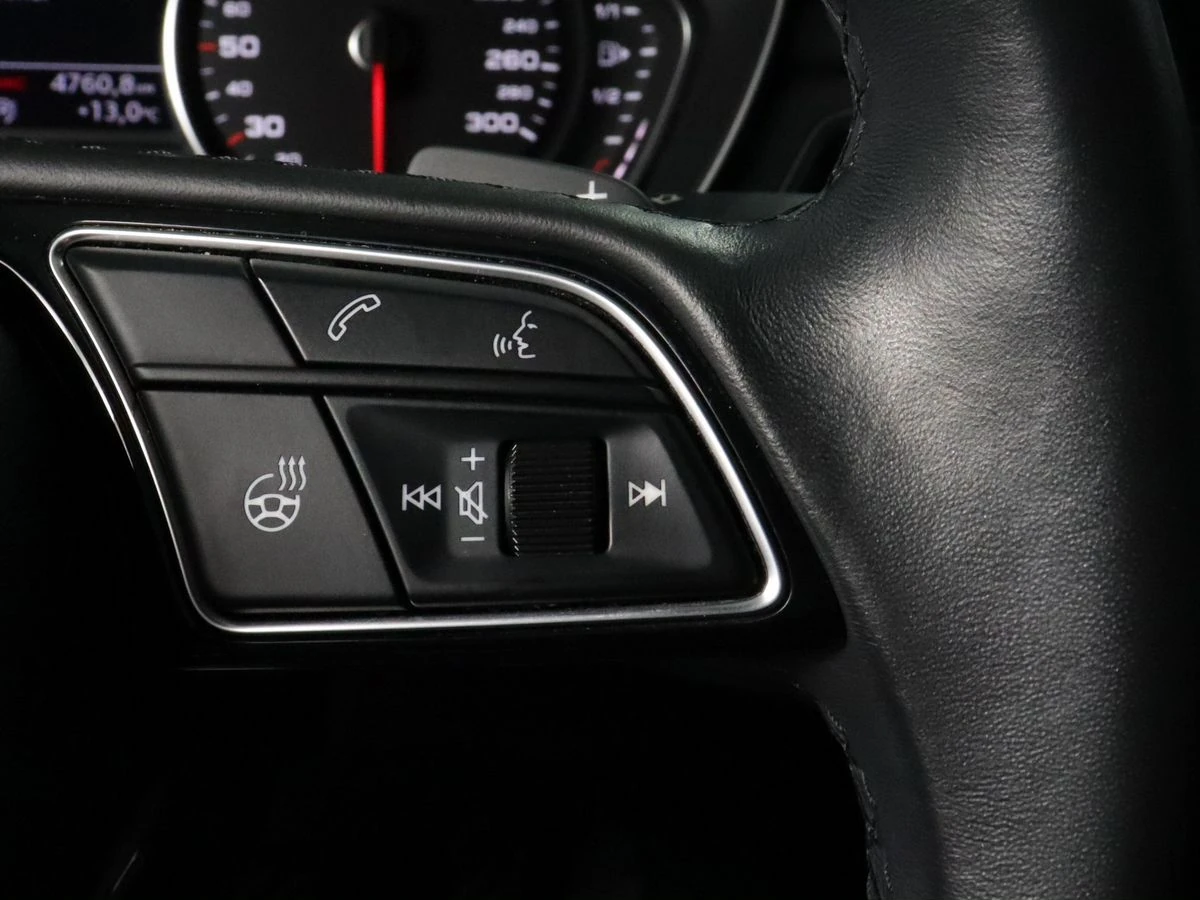 Audi A4, 2021г, передний привод, робот