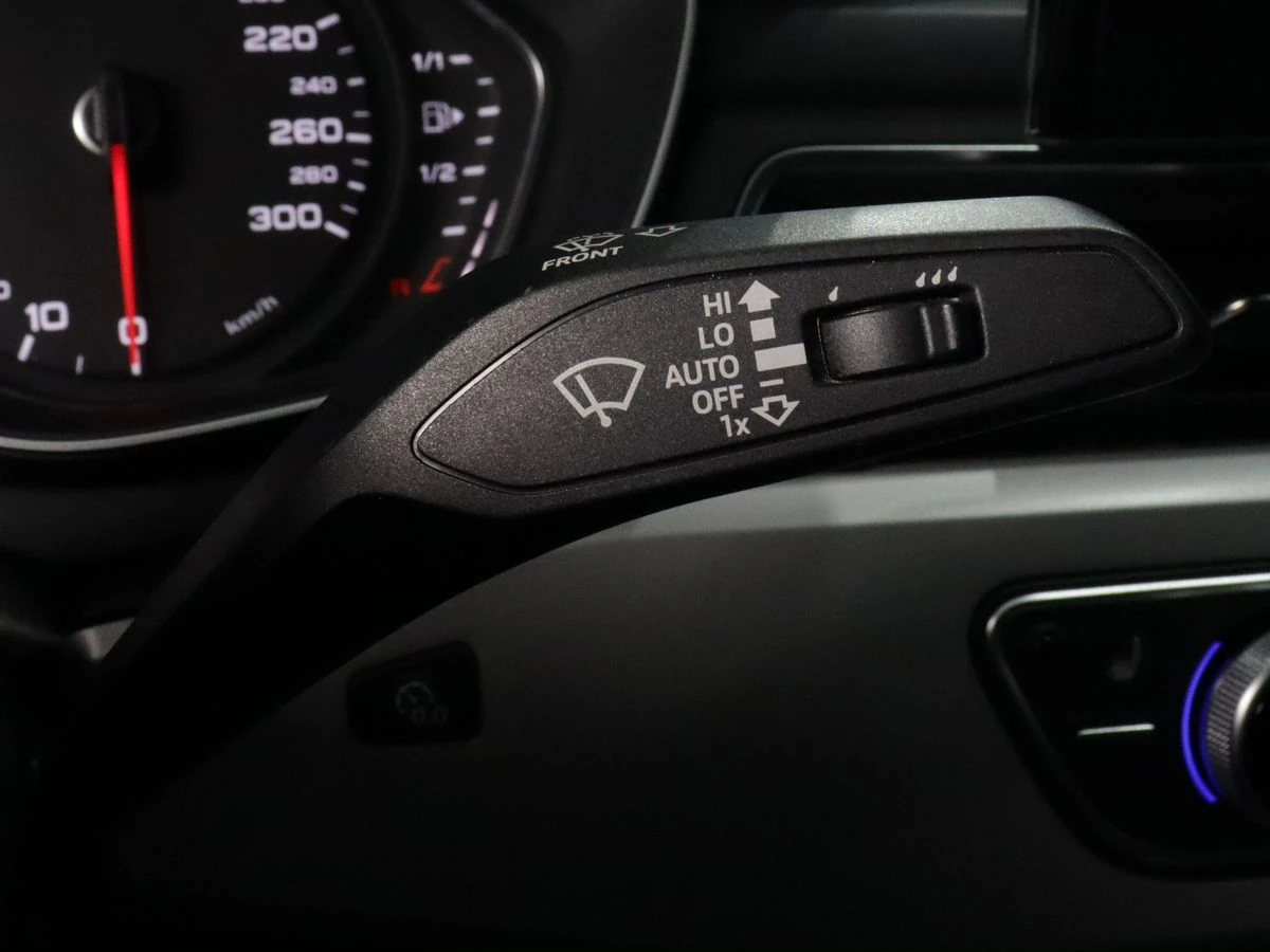 Audi A4, 2021г, передний привод, робот