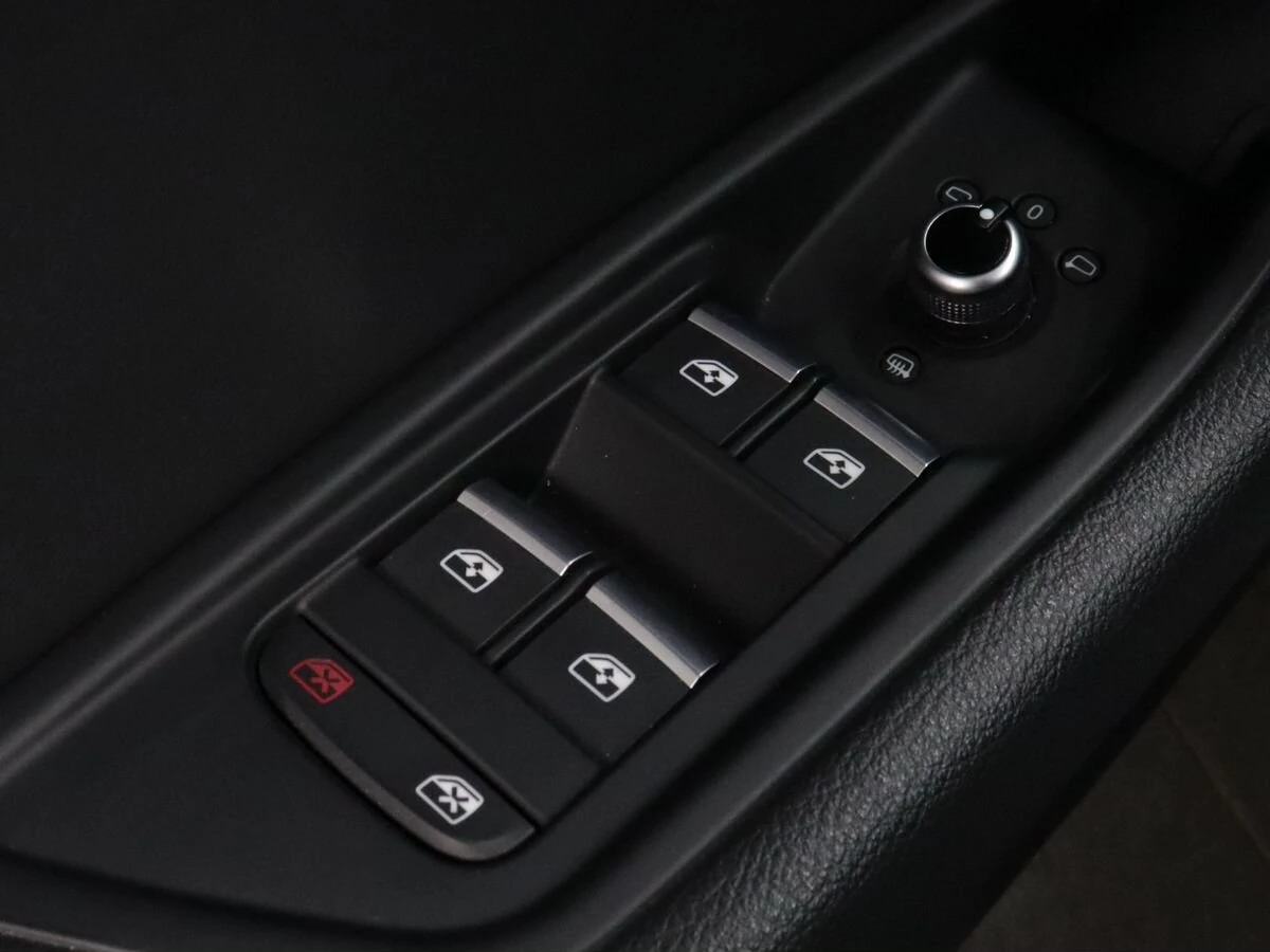 Audi A4, 2021г, передний привод, робот