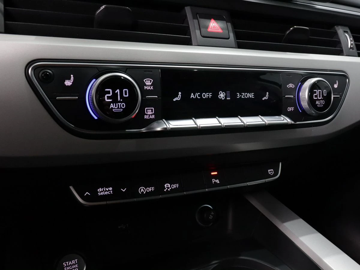 Audi A4, 2021г, передний привод, робот