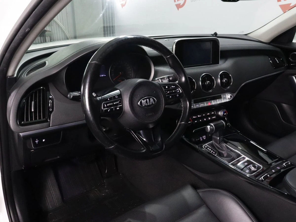 Kia Stinger, 2020г, задний привод, автомат
