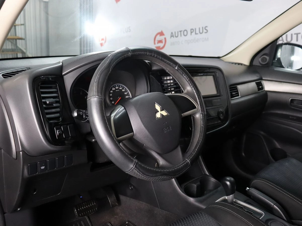Mitsubishi Outlander, 2016г, передний привод, вариатор