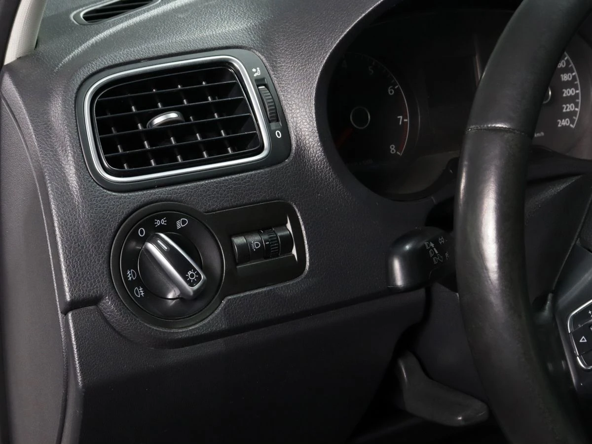 Volkswagen Polo, 2012г, передний привод, автомат