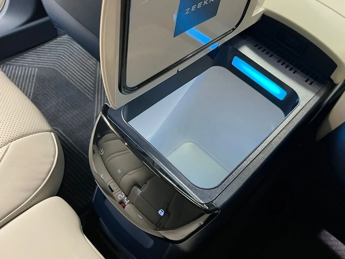 Zeekr X, 2023г, задний привод, автомат