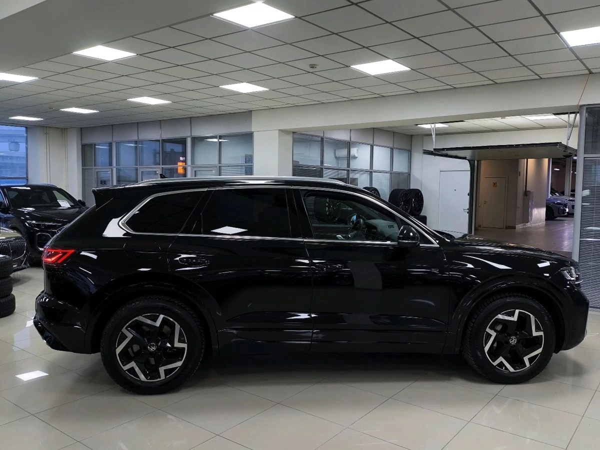 Volkswagen Touareg, 2025г, полный привод, автомат