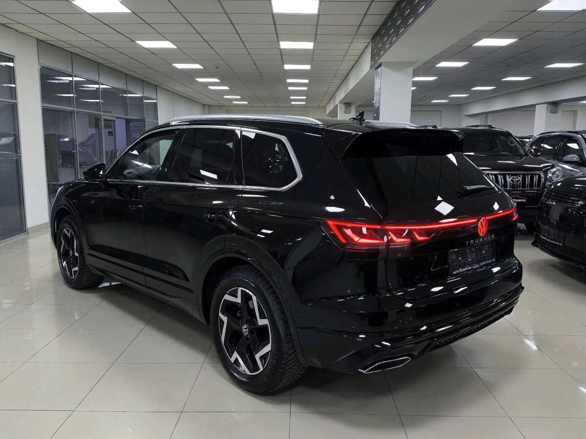 Volkswagen Touareg, 2025г, полный привод, автомат