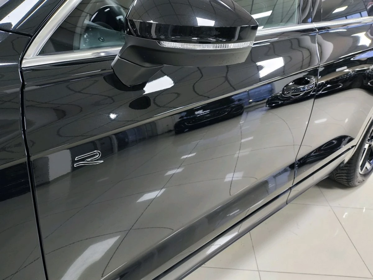 Volkswagen Touareg, 2025г, полный привод, автомат