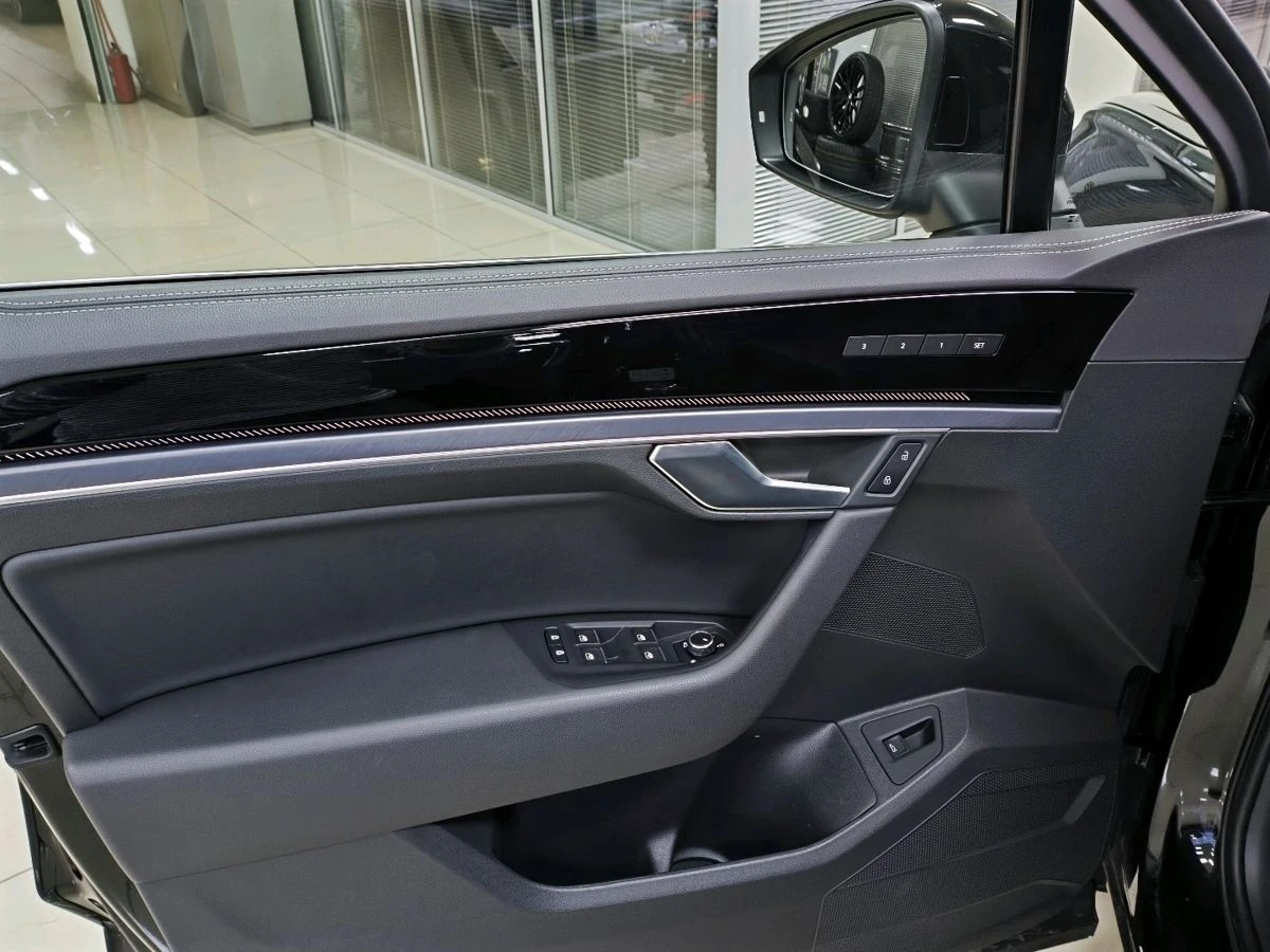 Volkswagen Touareg, 2025г, полный привод, автомат