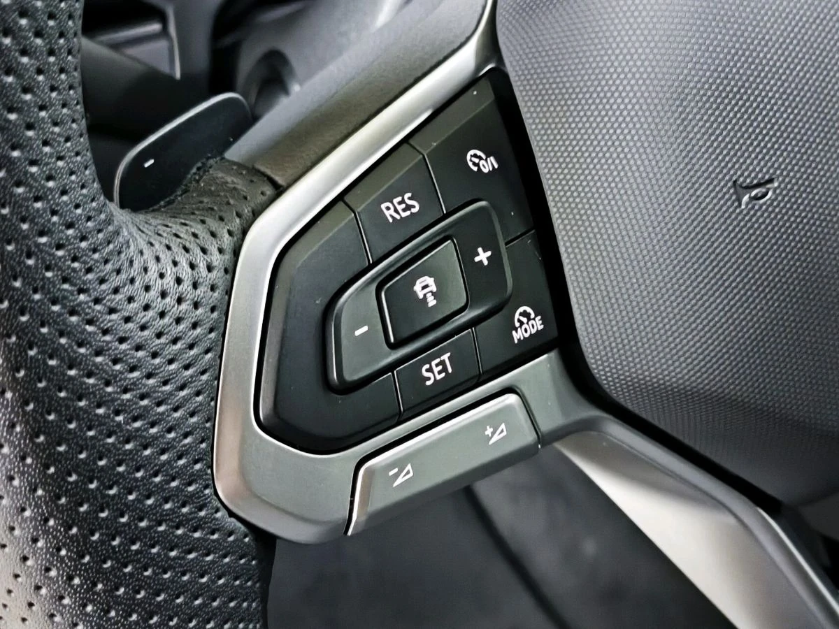 Volkswagen Touareg, 2025г, полный привод, автомат