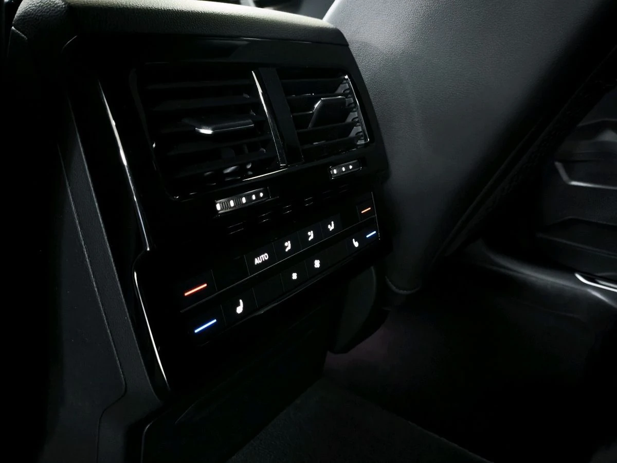 Volkswagen Touareg, 2025г, полный привод, автомат