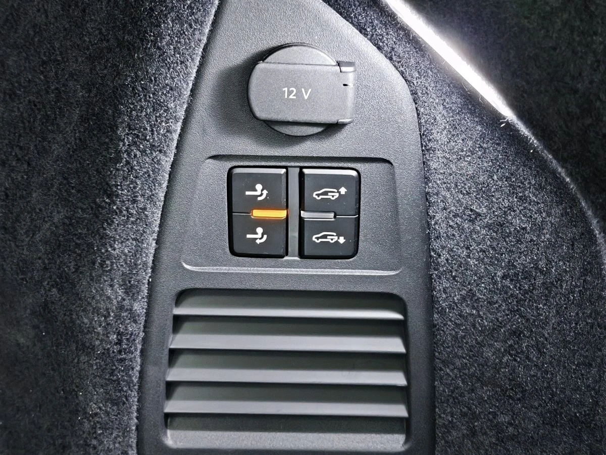 Volkswagen Touareg, 2025г, полный привод, автомат