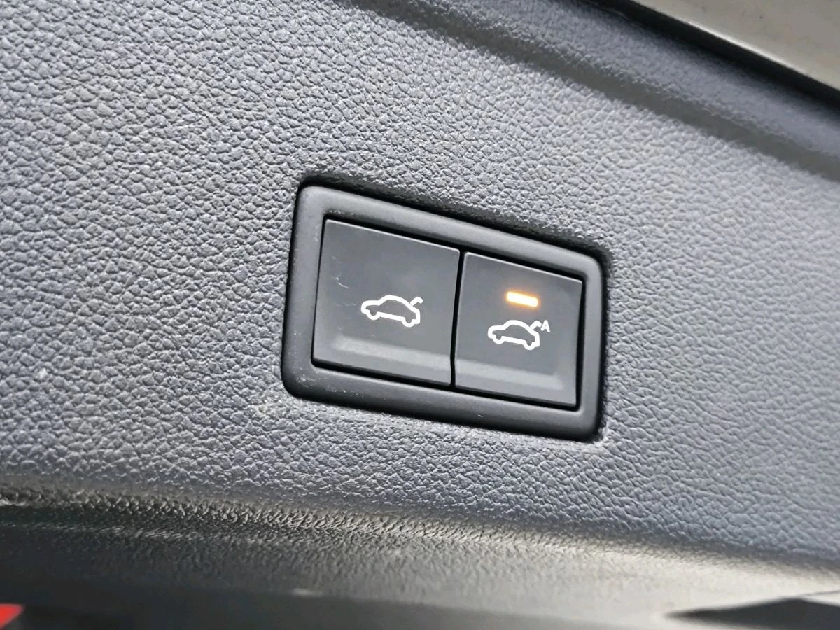 Volkswagen Touareg, 2025г, полный привод, автомат