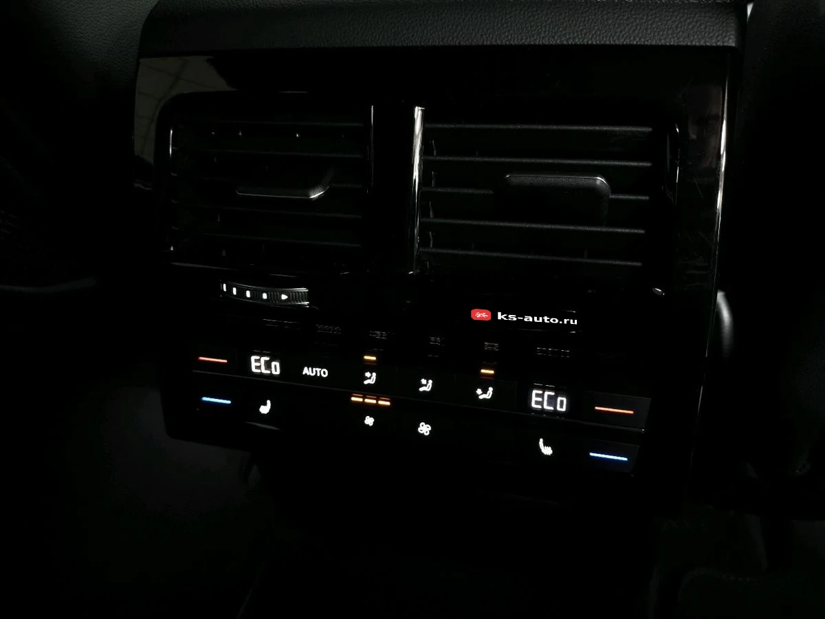 Volkswagen Touareg, 2025г, полный привод, автомат