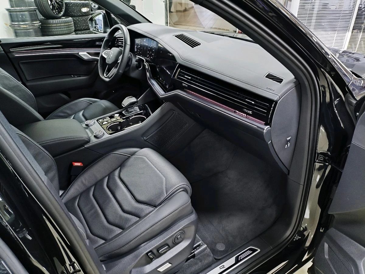 Volkswagen Touareg, 2025г, полный привод, автомат