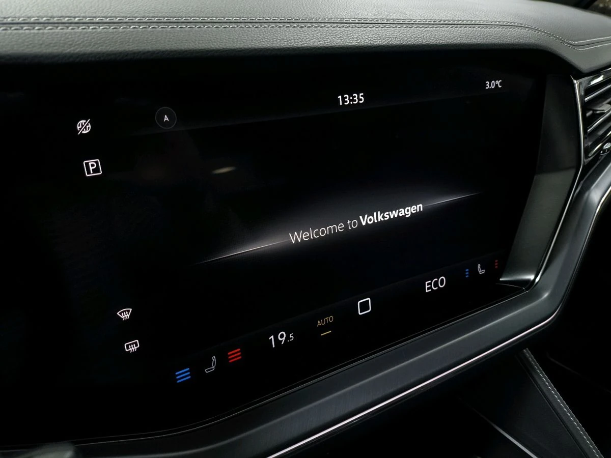 Volkswagen Touareg, 2025г, полный привод, автомат