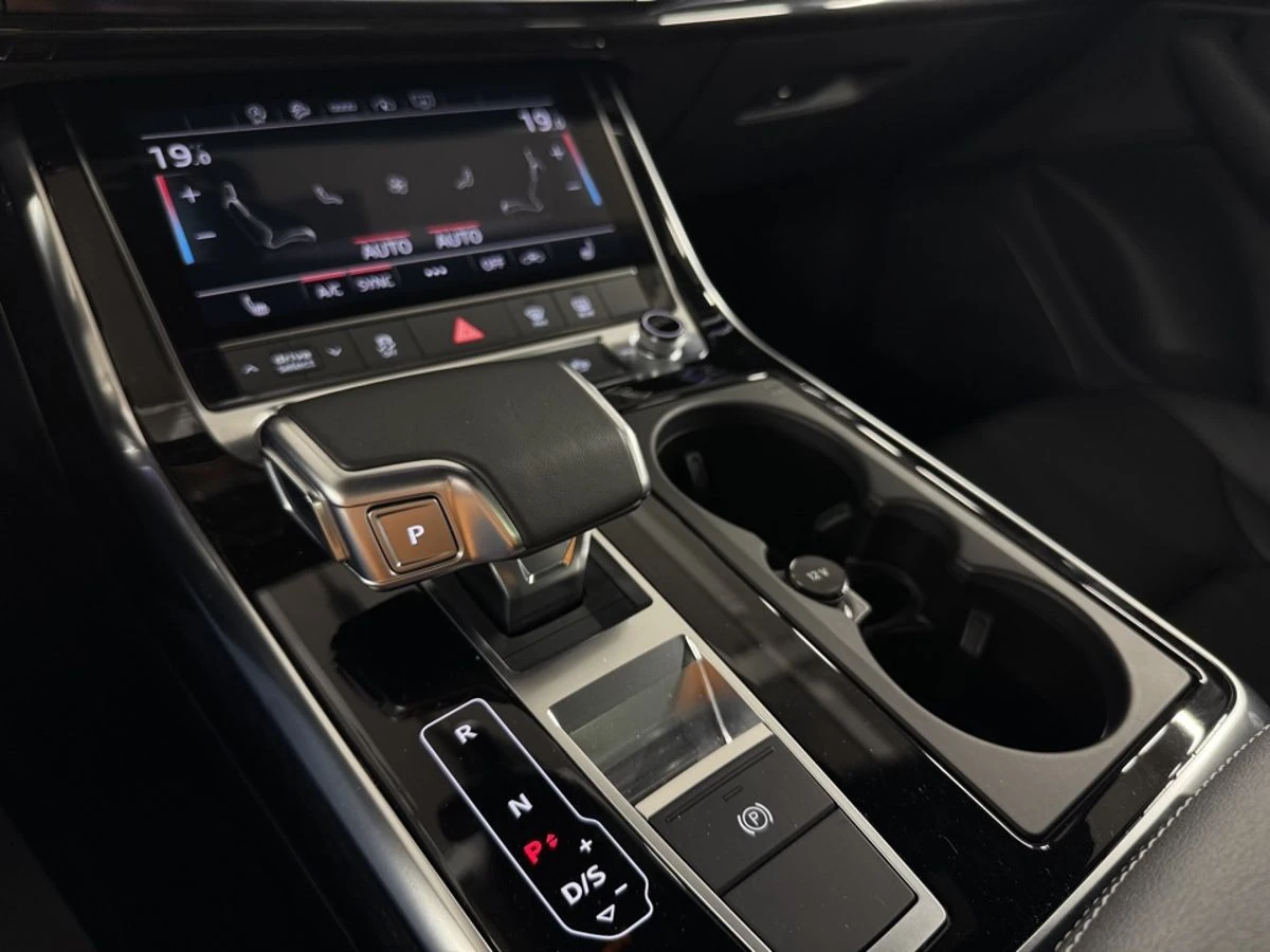 Audi Q7, 2024г, полный привод, автомат