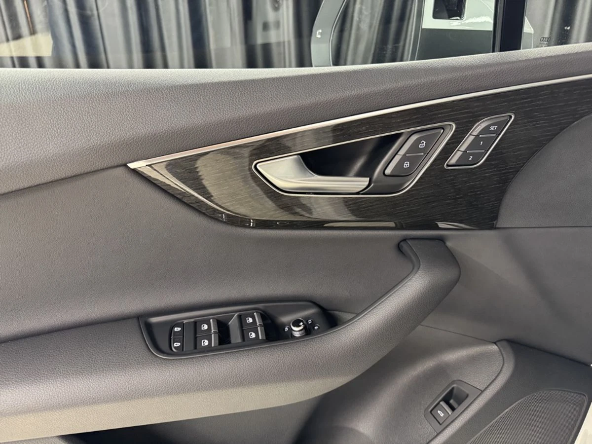 Audi Q7, 2024г, полный привод, автомат