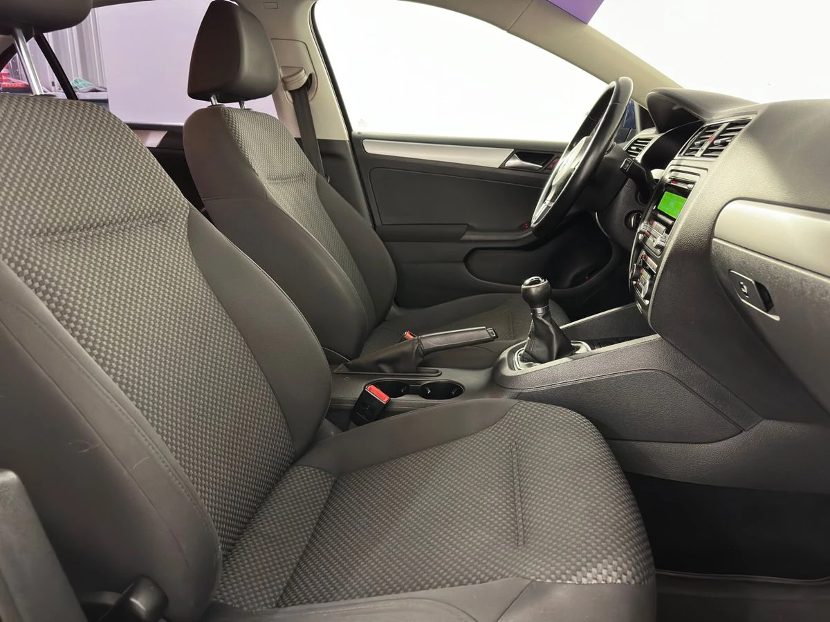 Volkswagen Jetta, 2011г, передний привод, механика