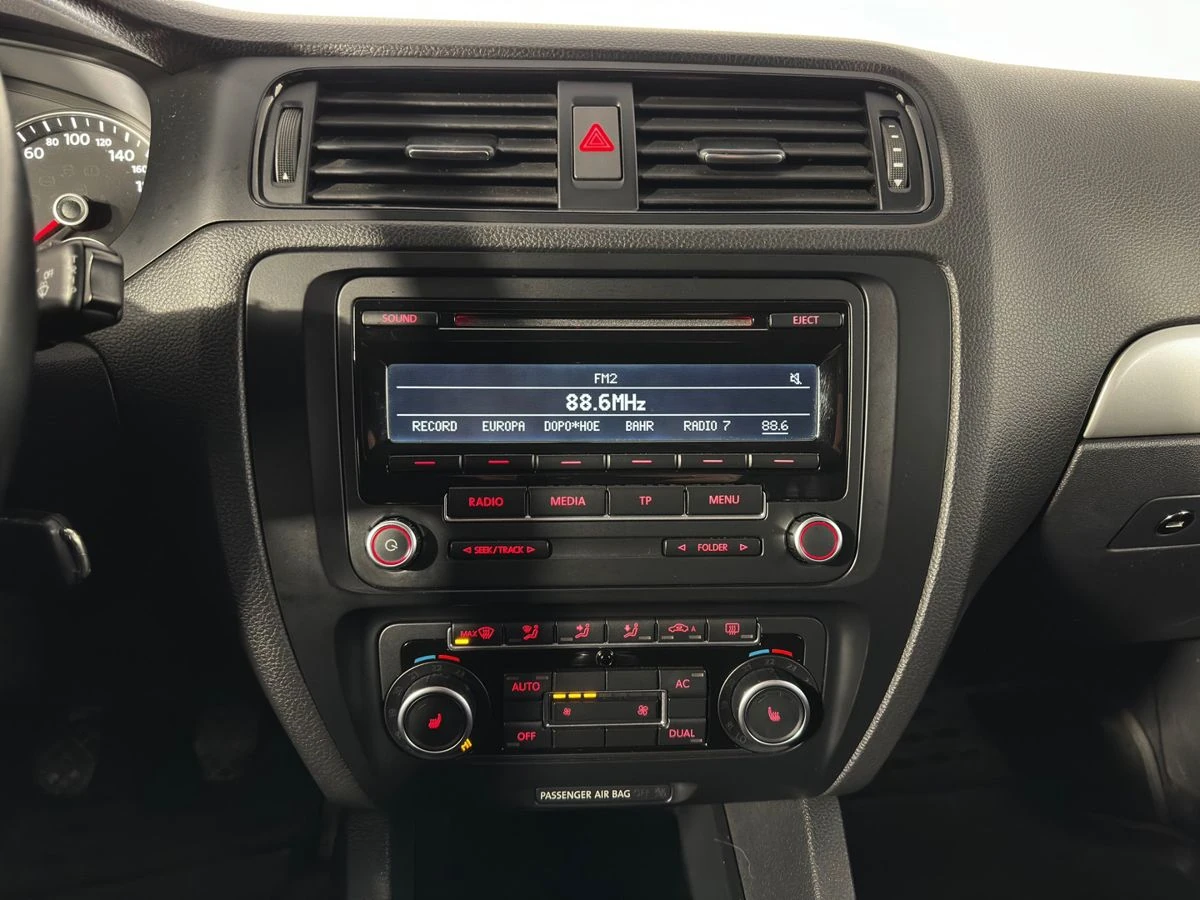 Volkswagen Jetta, 2011г, передний привод, механика